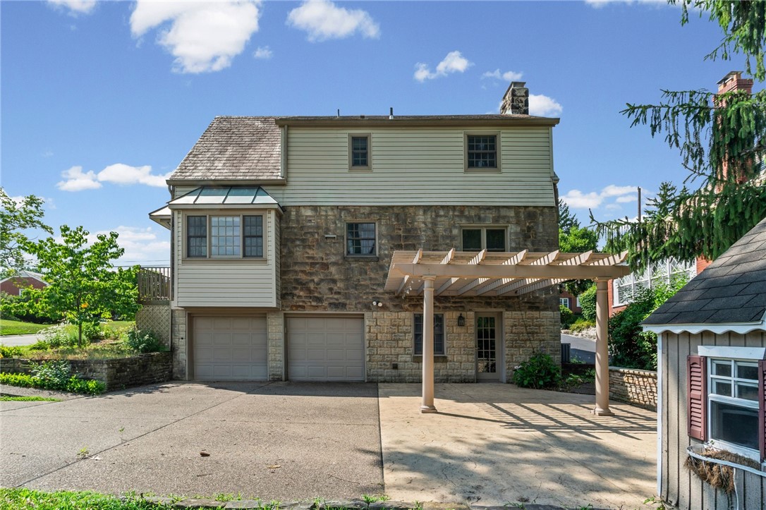 595 Kenilworth Dr