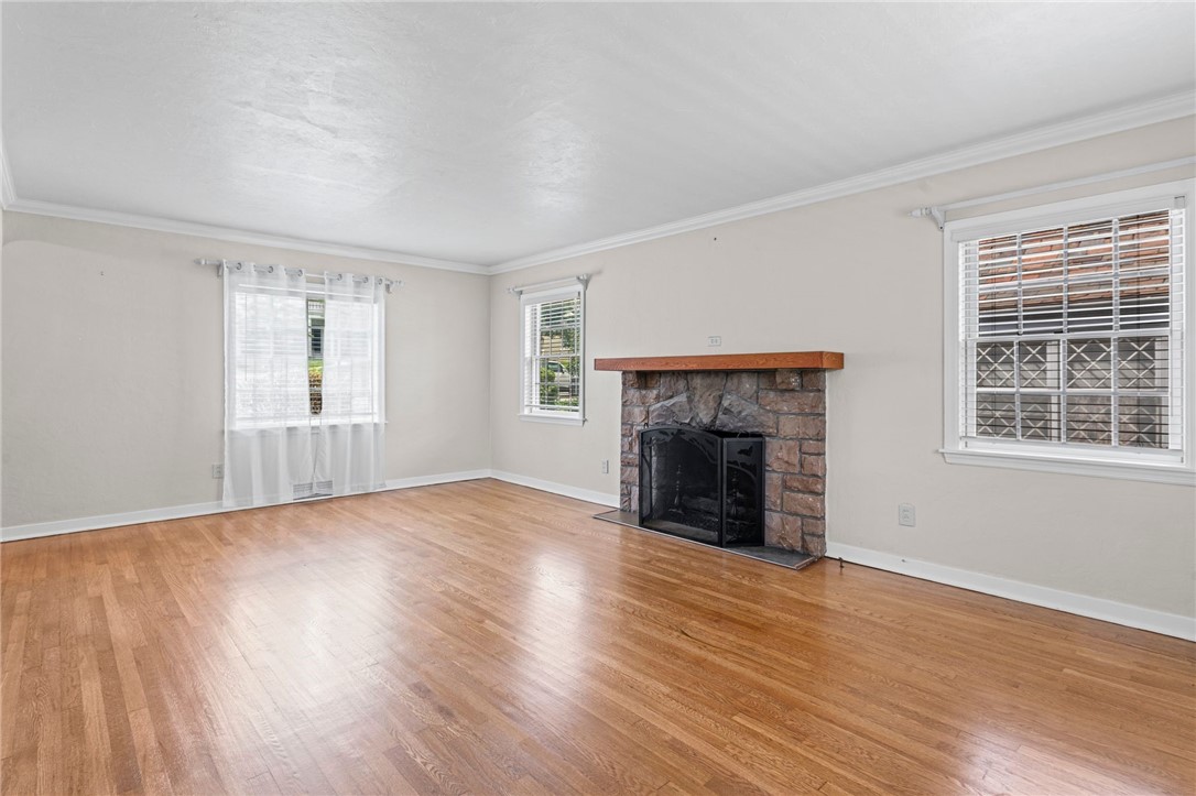 595 Kenilworth Dr