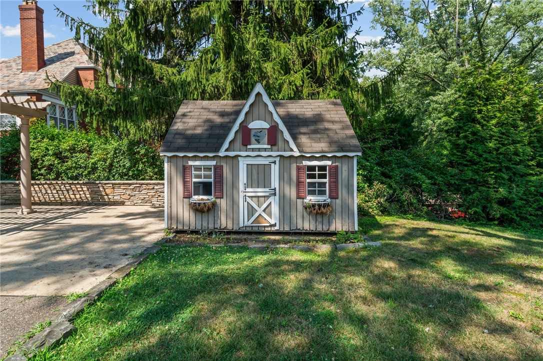 595 Kenilworth Dr