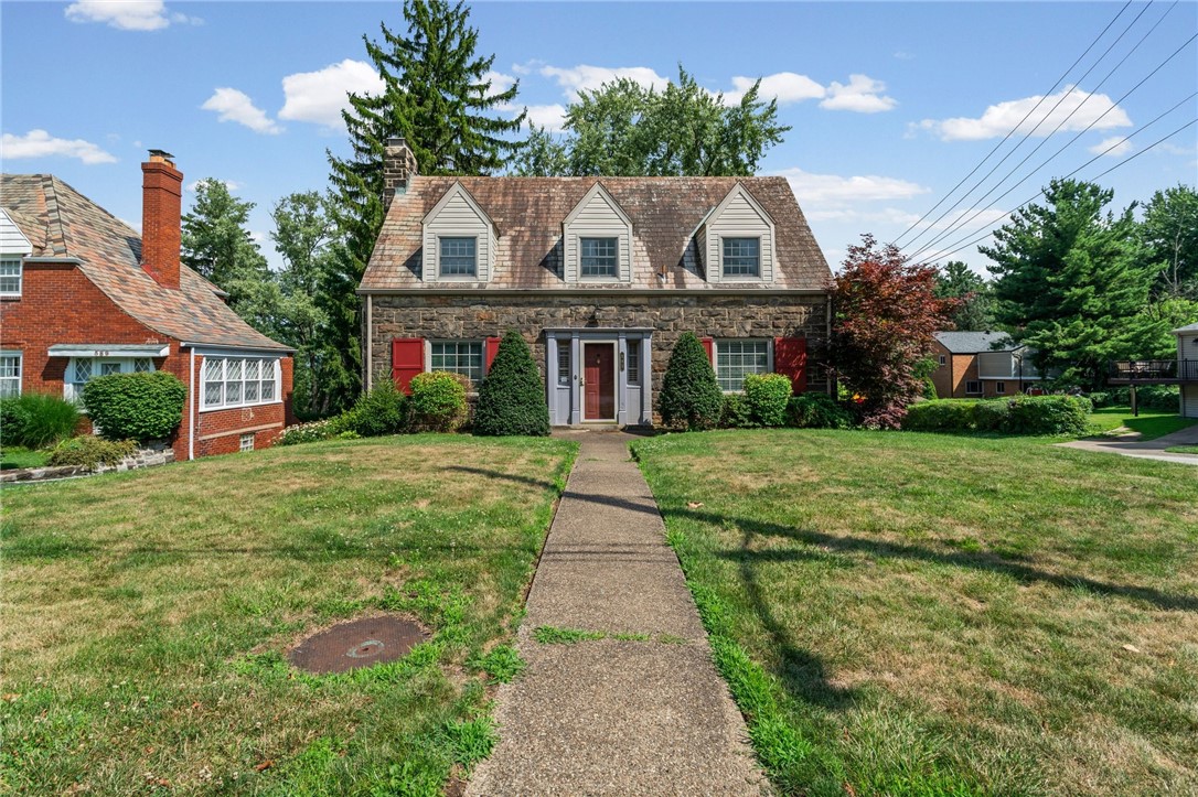 595 Kenilworth Dr