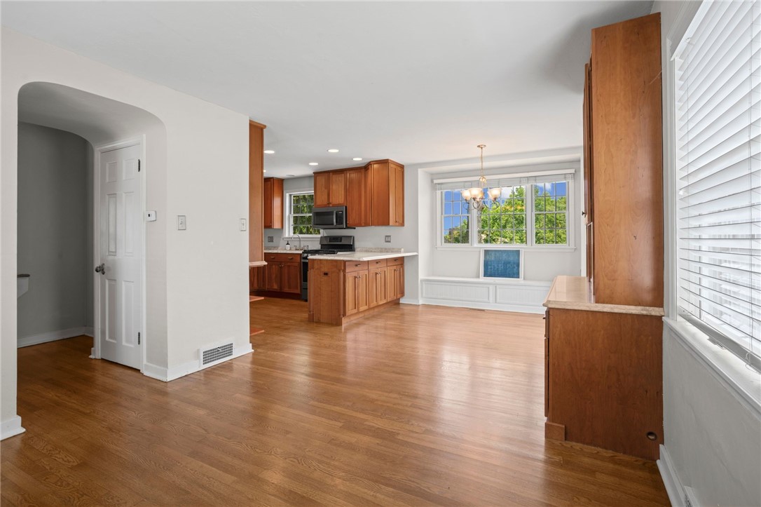 595 Kenilworth Dr