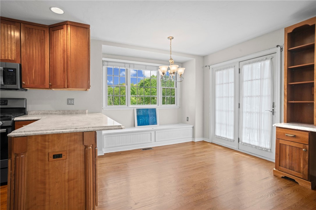 595 Kenilworth Dr