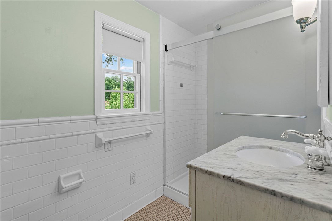595 Kenilworth Dr