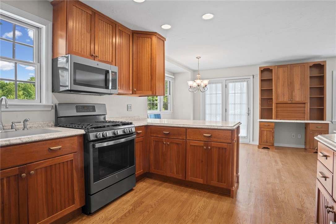 595 Kenilworth Dr