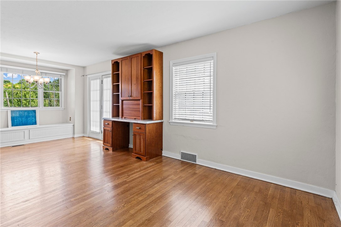 595 Kenilworth Dr