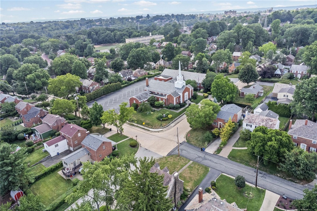 595 Kenilworth Dr