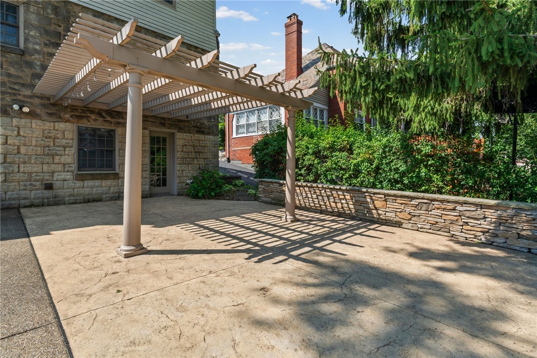 595 Kenilworth Dr