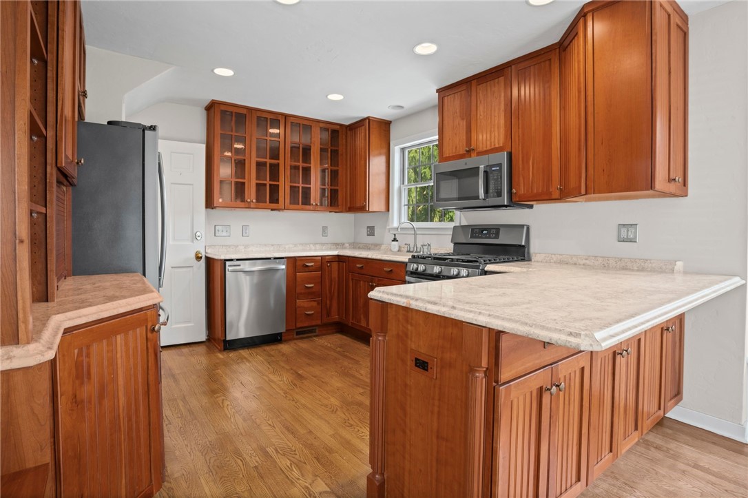 595 Kenilworth Dr