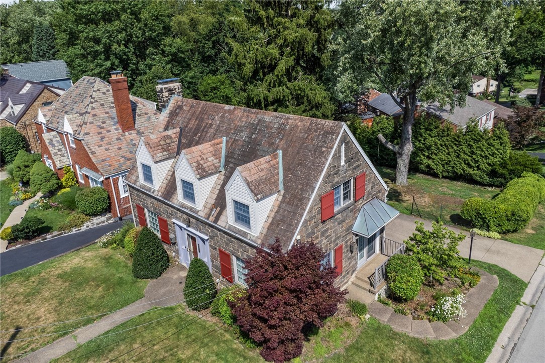 595 Kenilworth Dr