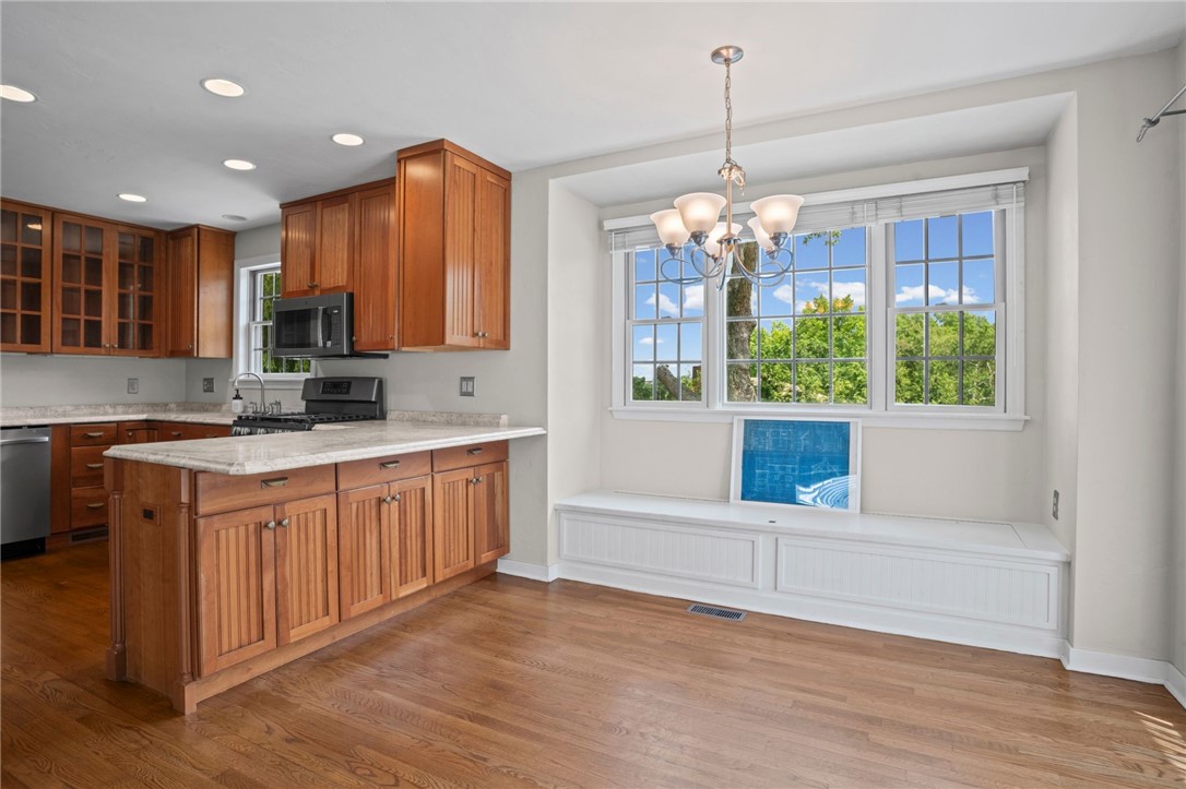 595 Kenilworth Dr