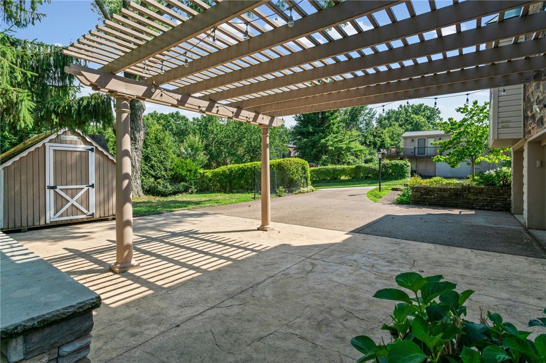 595 Kenilworth Dr