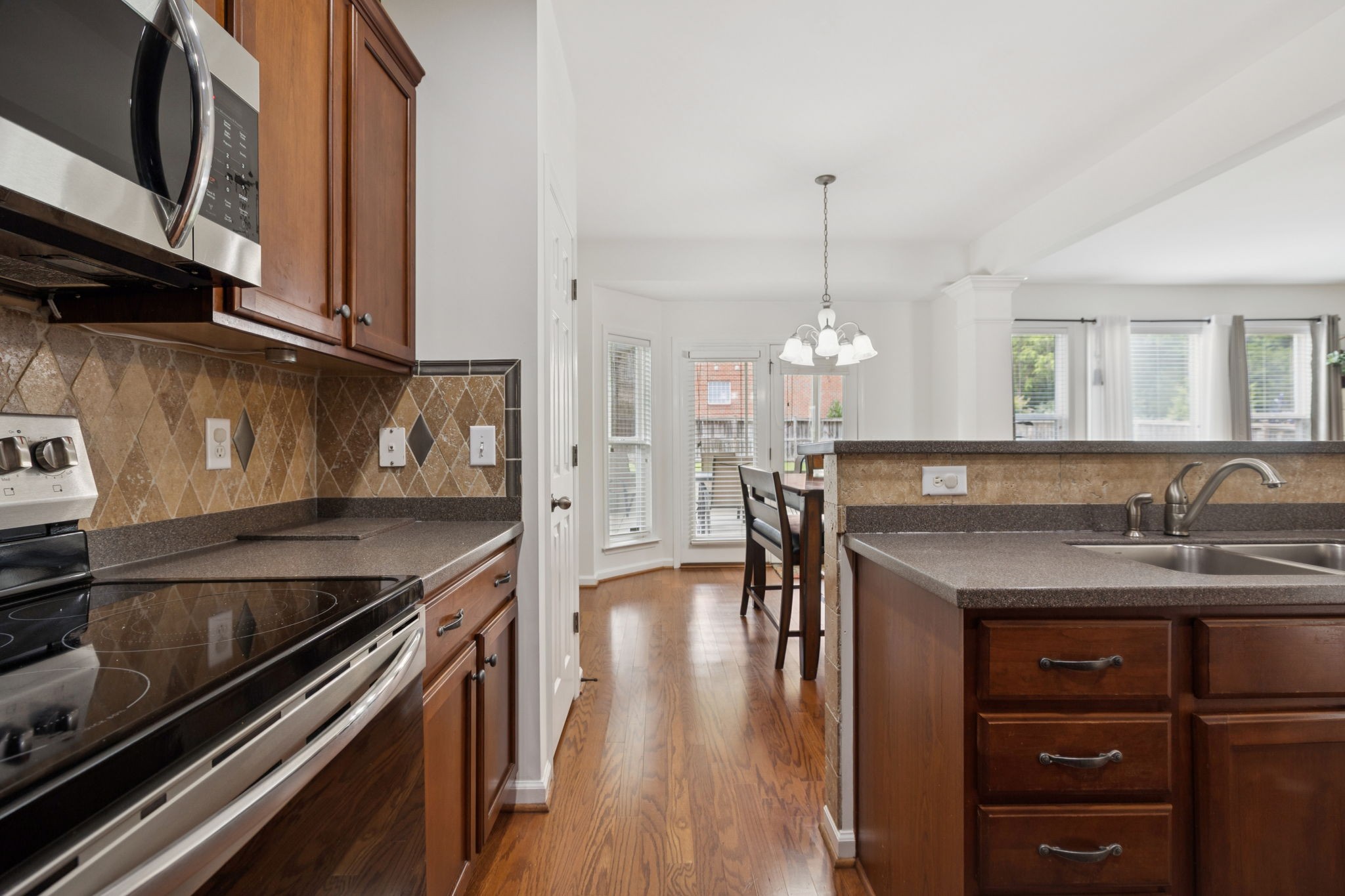 7412 Thornwood Ct