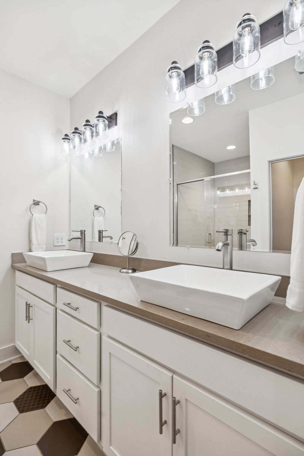 2118 Elliott Ave Unit: 10