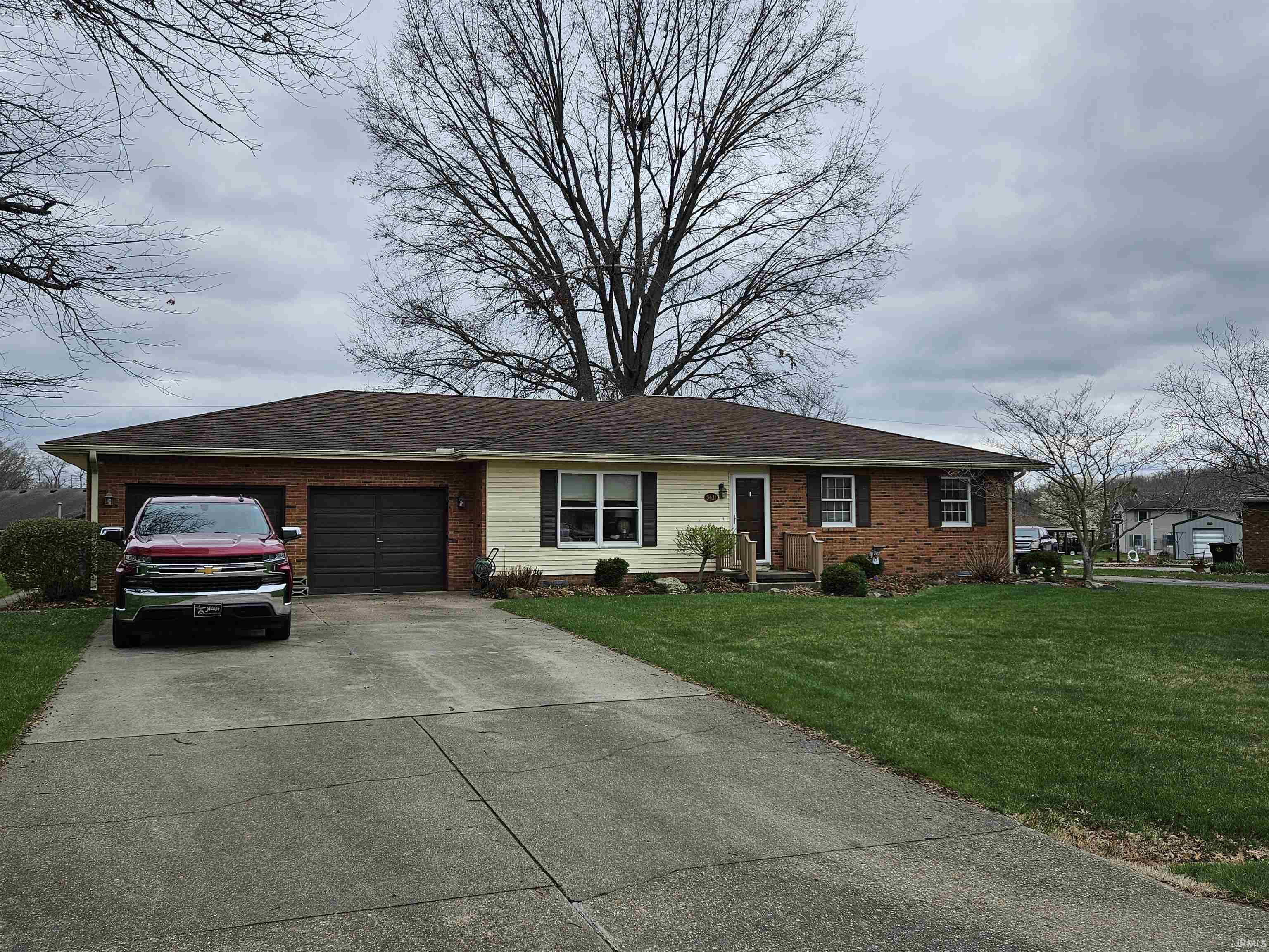 3431 E Warren Circle
