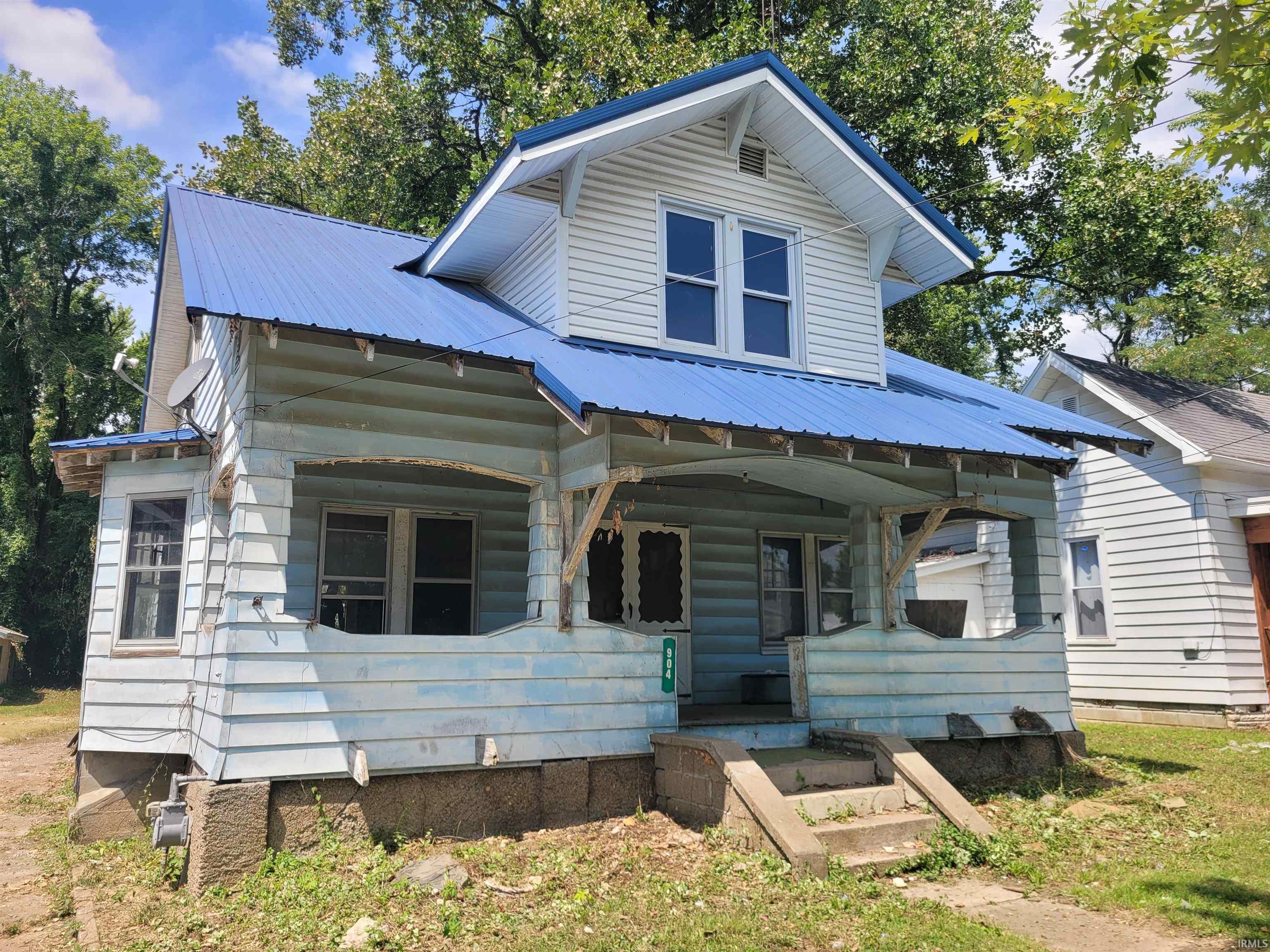 904 N Vincennes Avenue