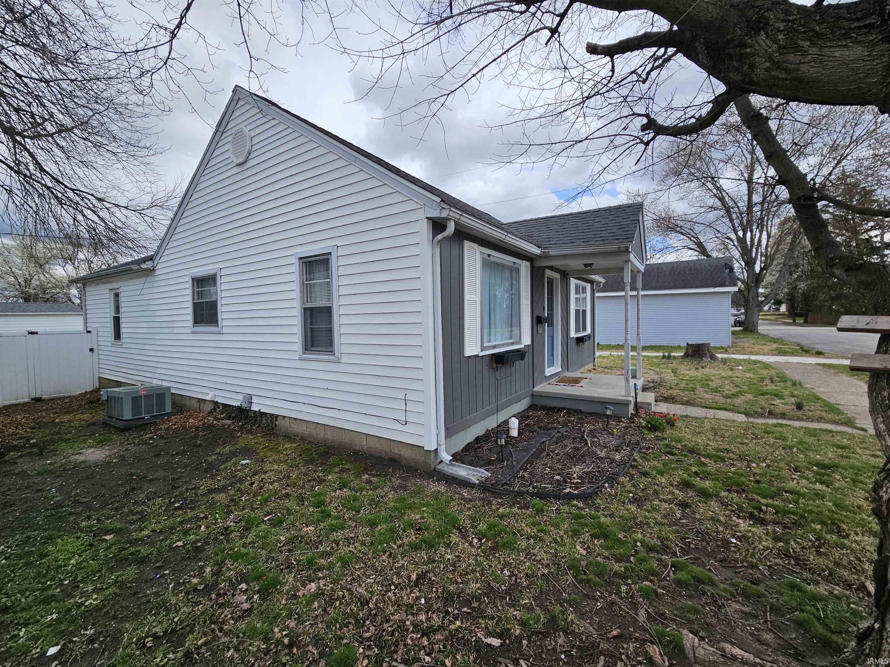 1322 E Locust Street