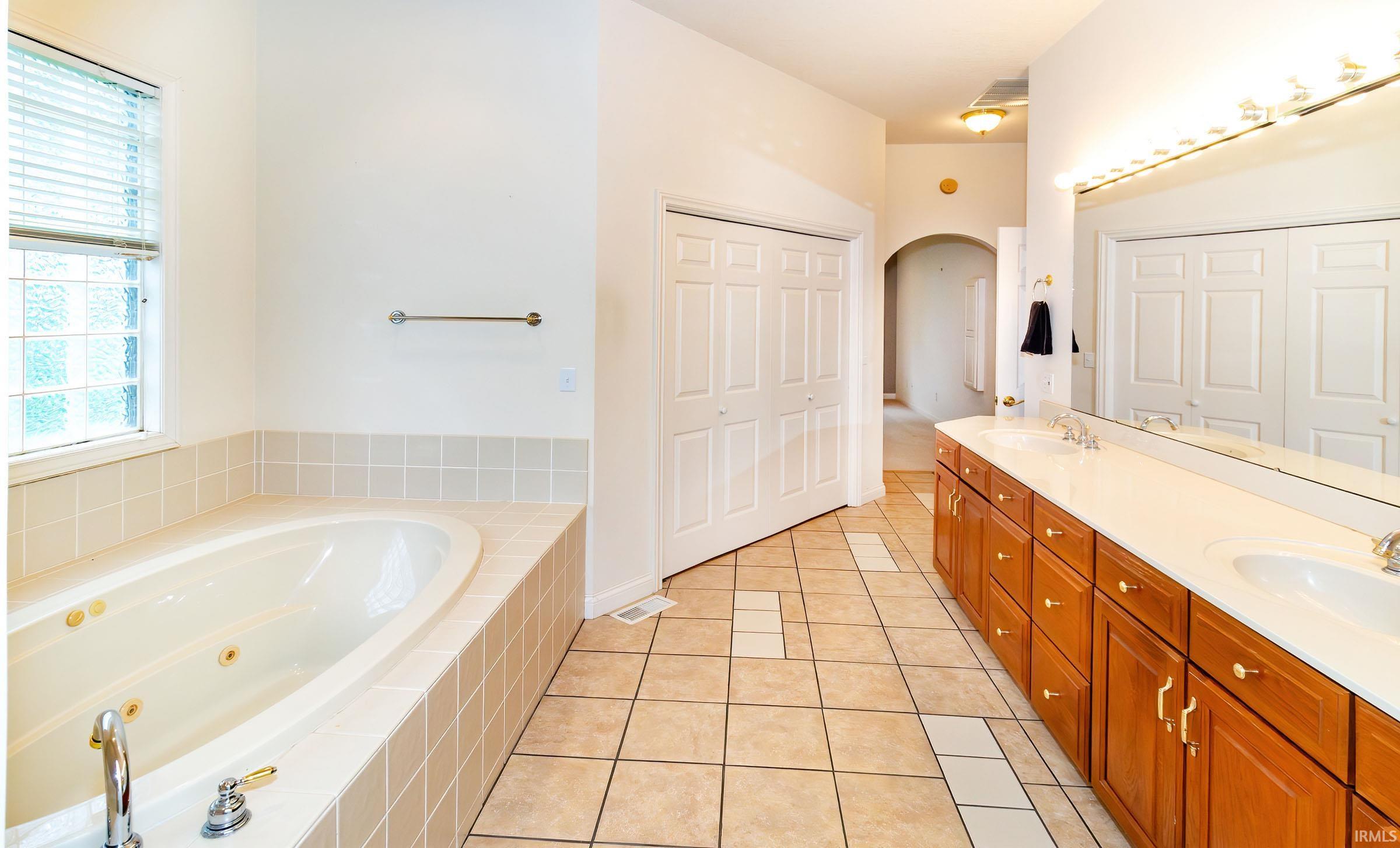 2471 N Palomino Drive