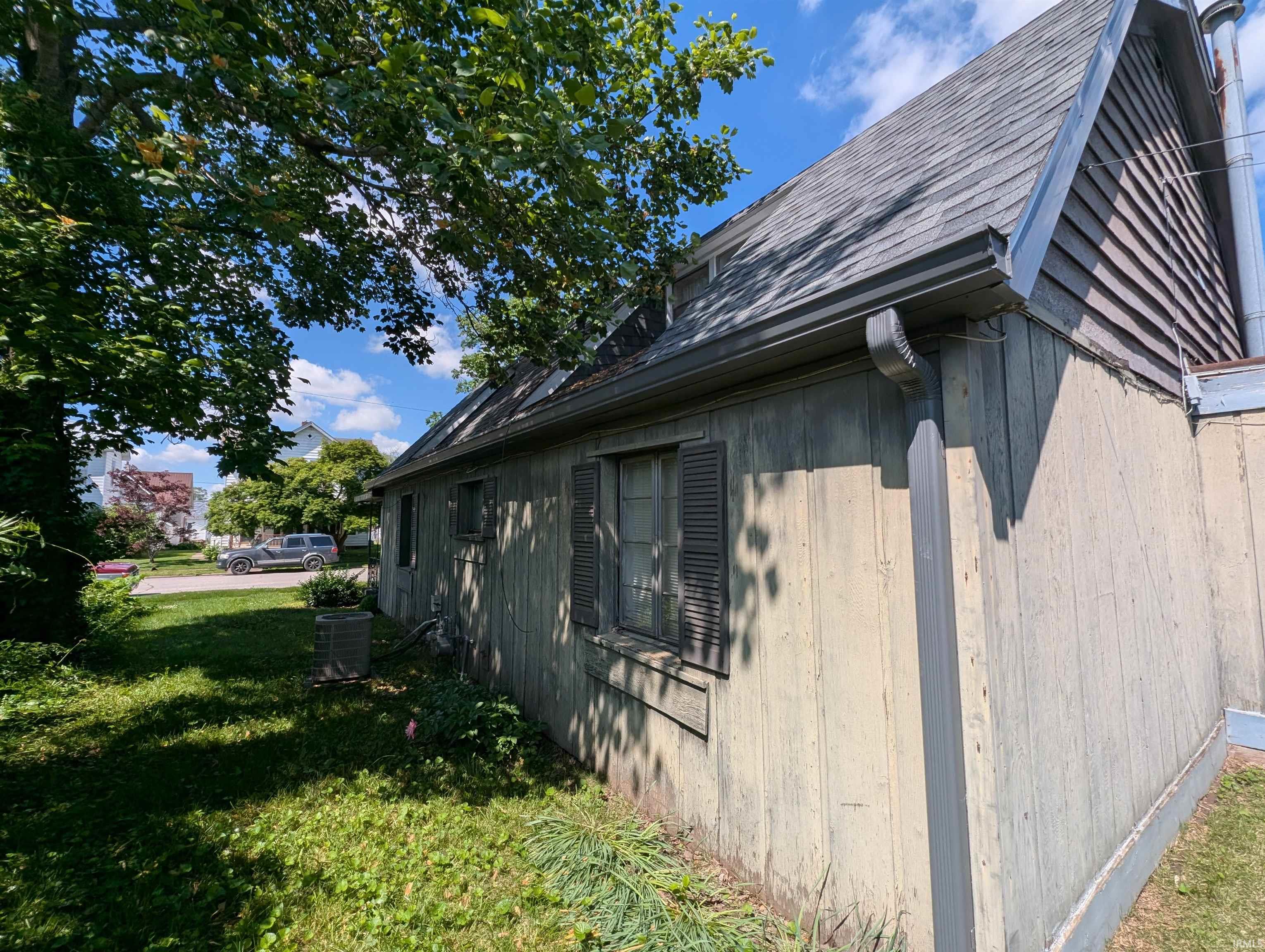 1136 Broadway Street