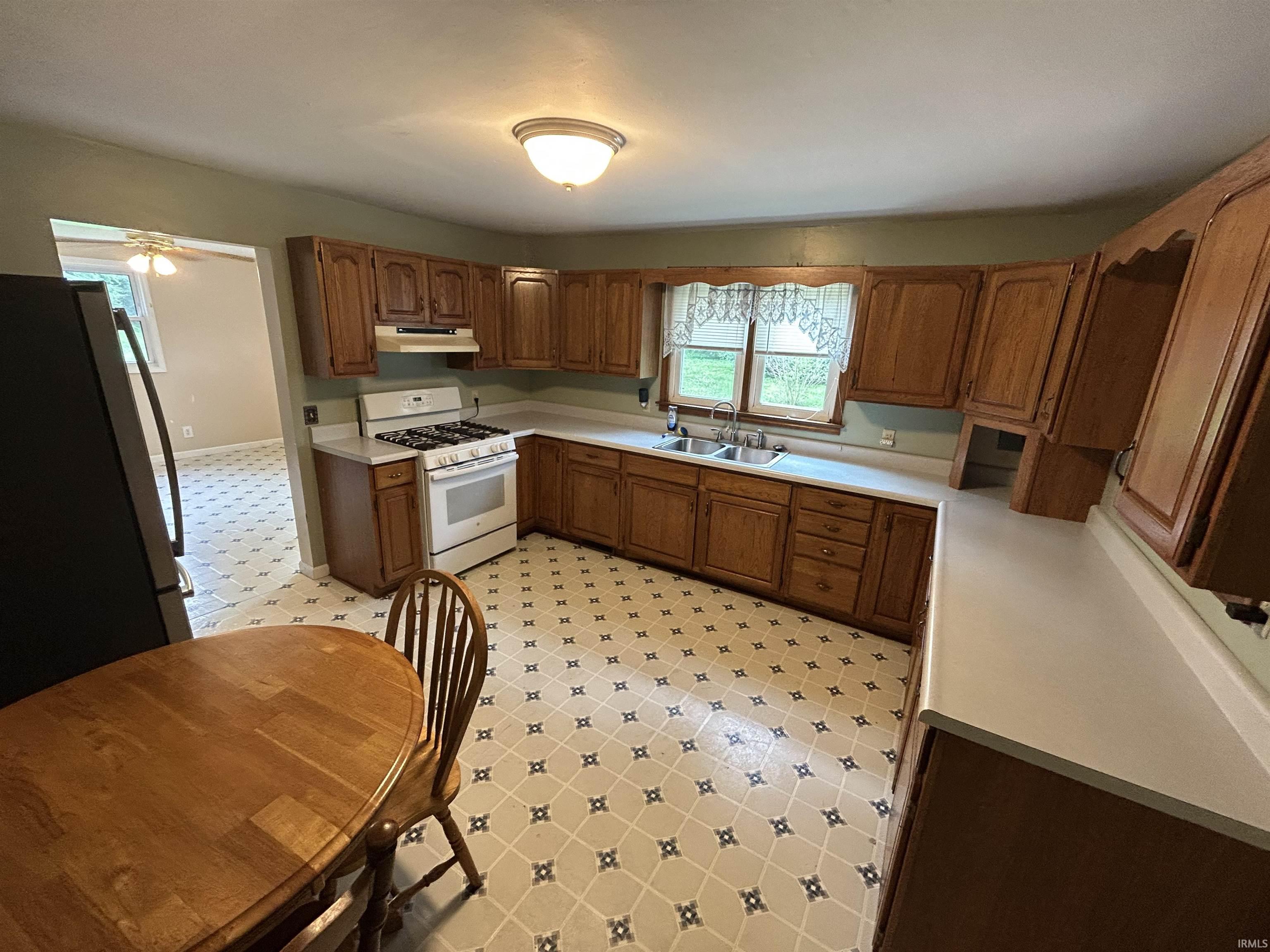 4670 N Old Highway 41 Highway