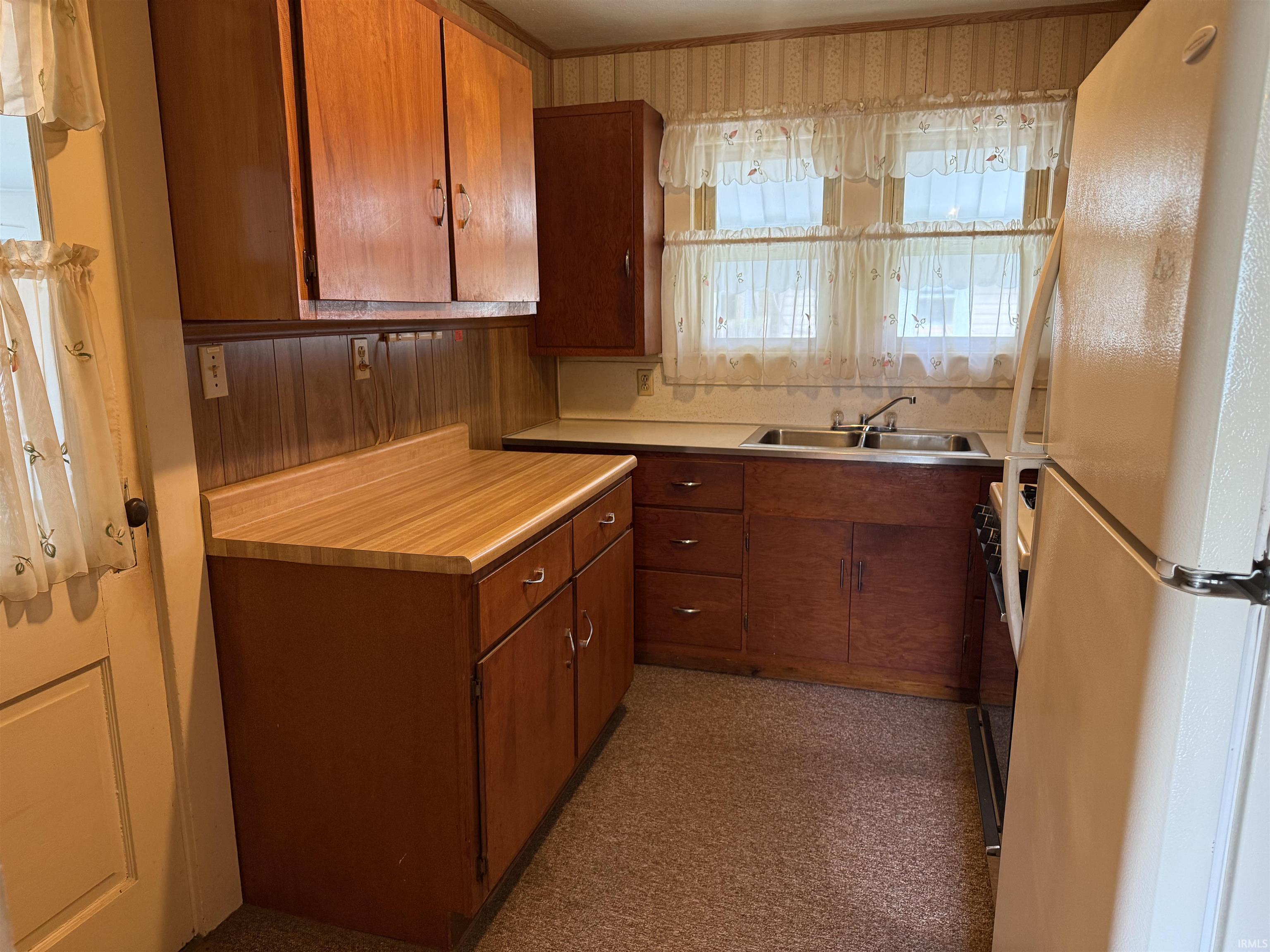 405 E College Street