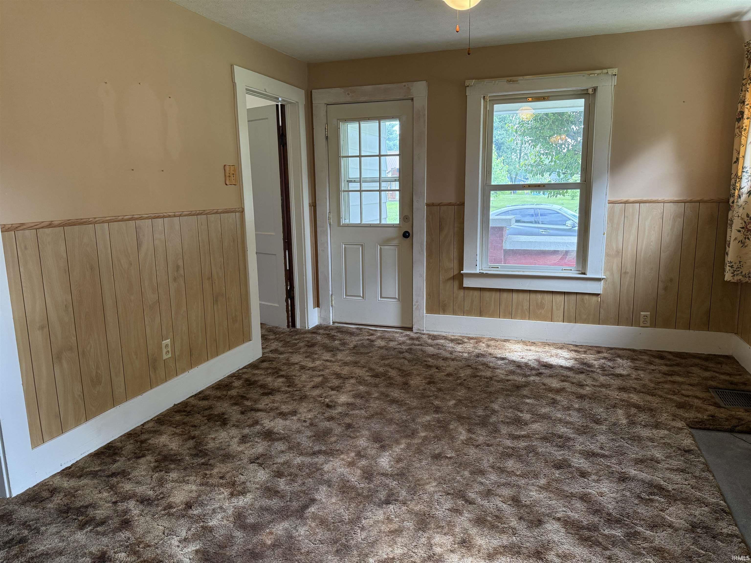 405 E College Street