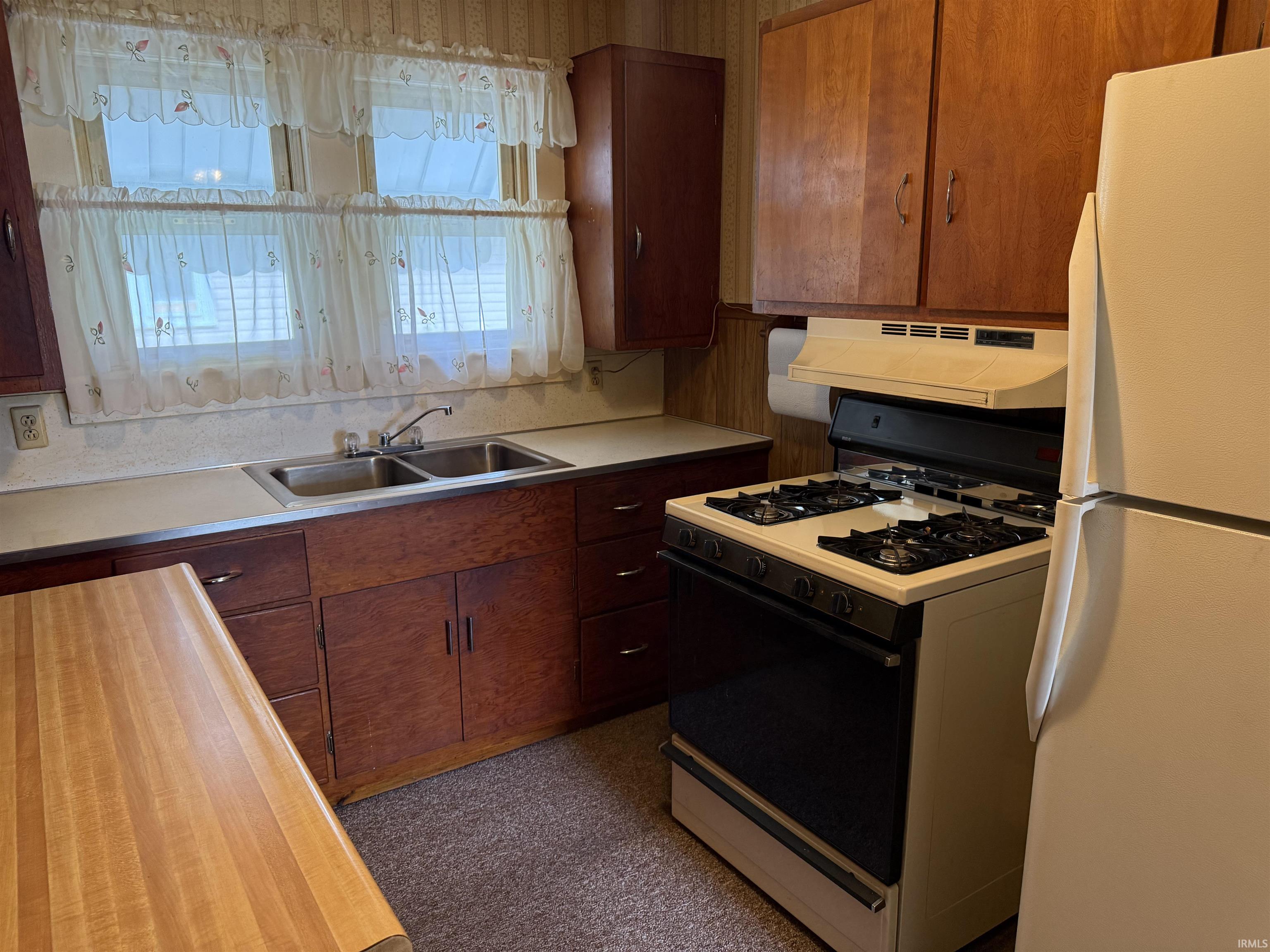 405 E College Street