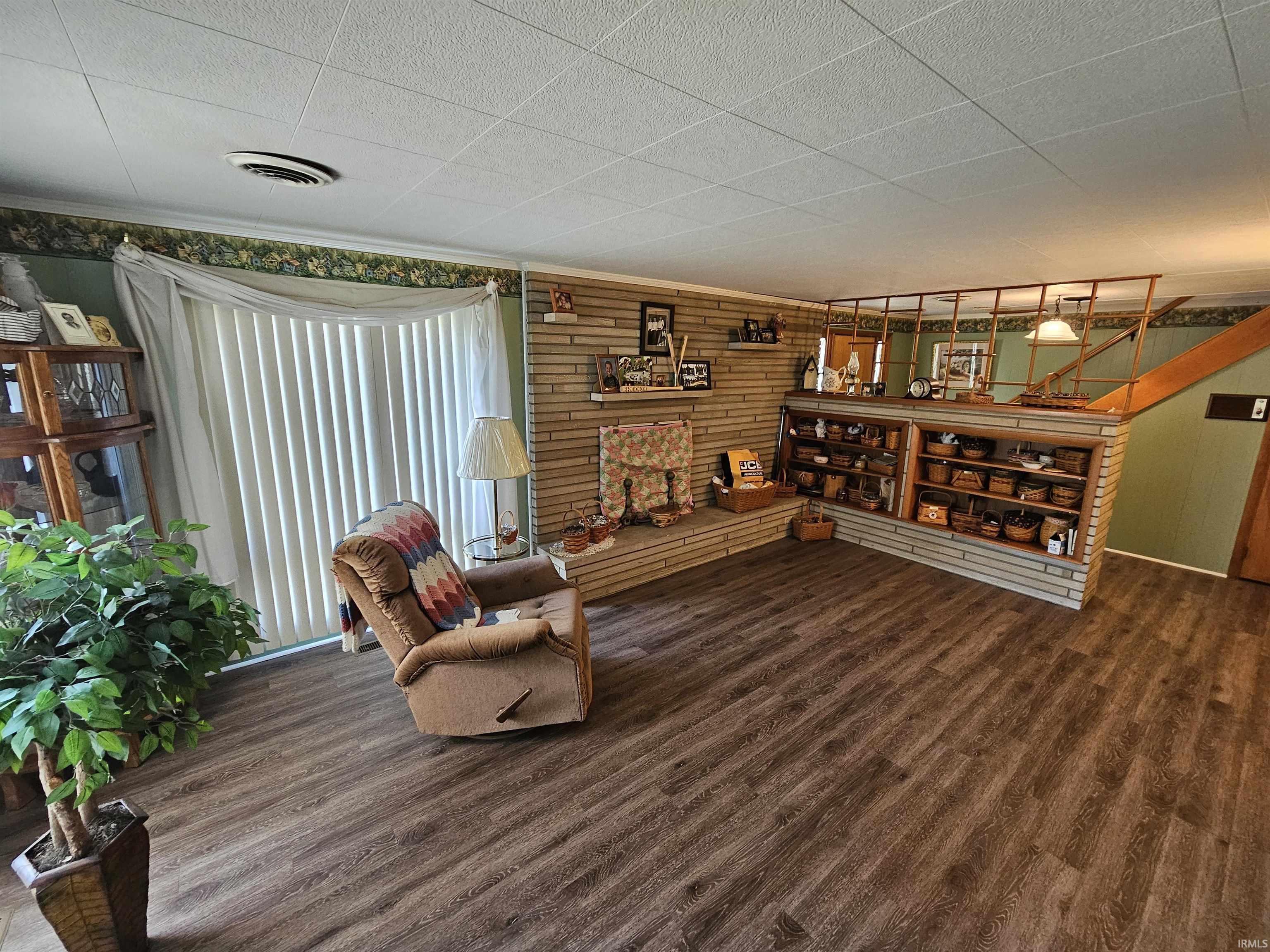 2449 Hillcrest Road