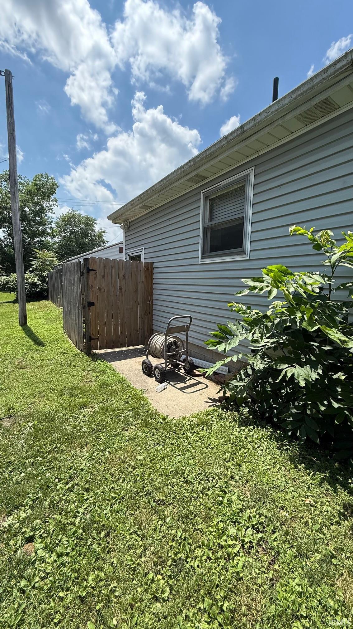 9 E Reel Avenue