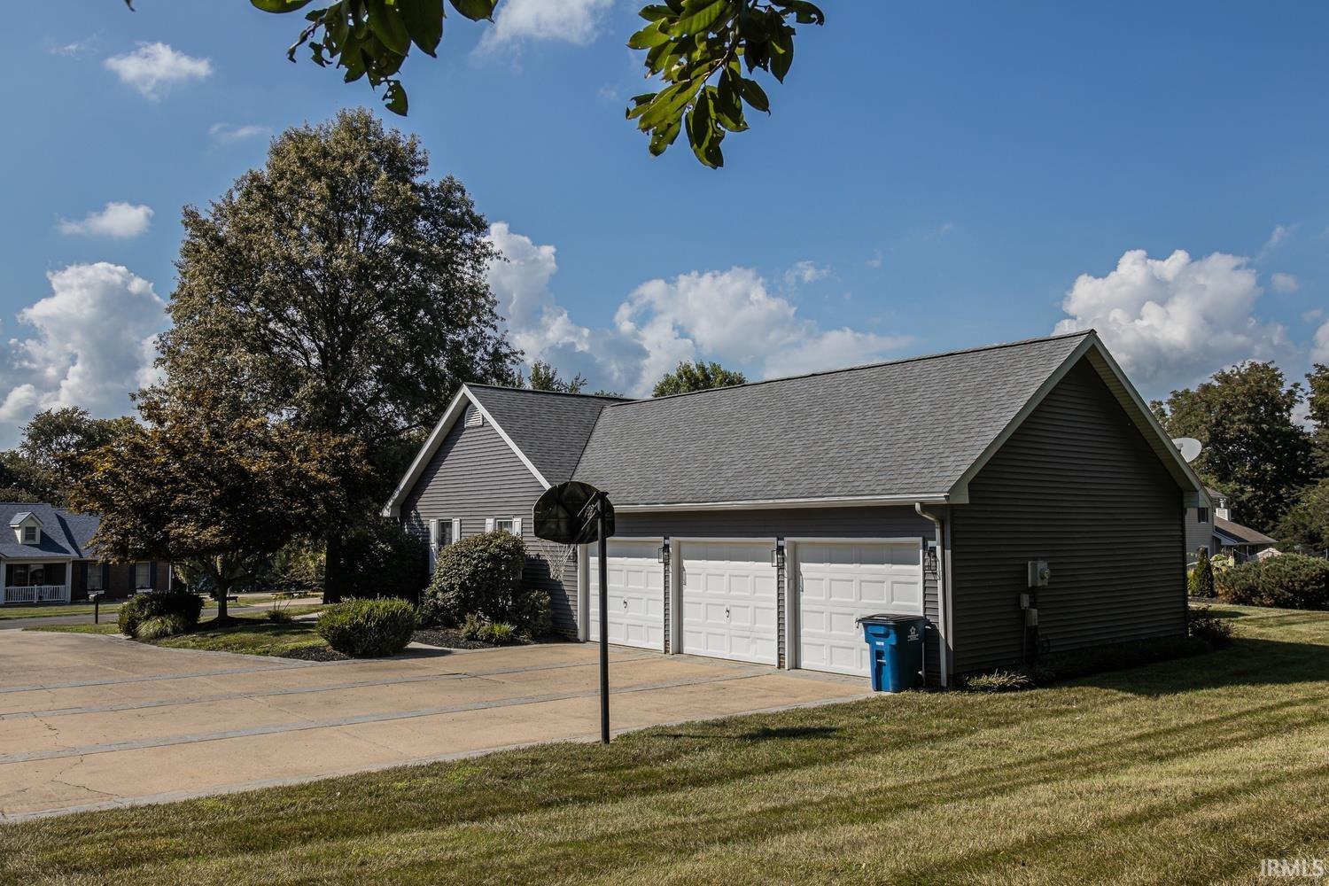 900 N Honeysuckle Lane