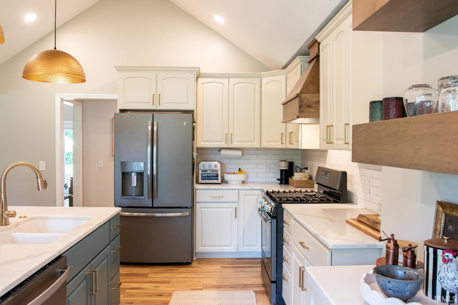 900 N Honeysuckle Lane