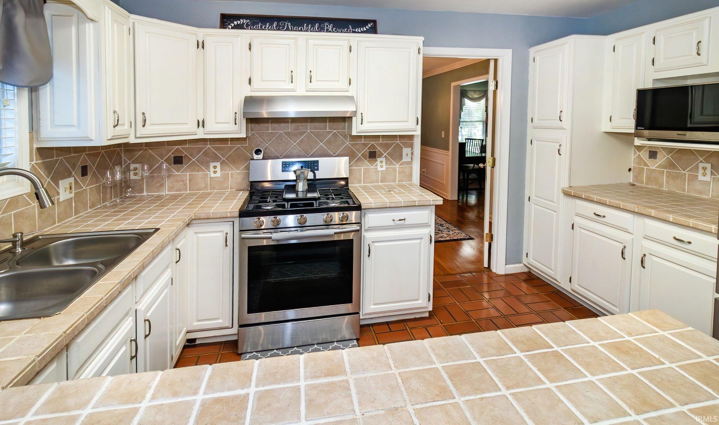 2535 Grandview Drive