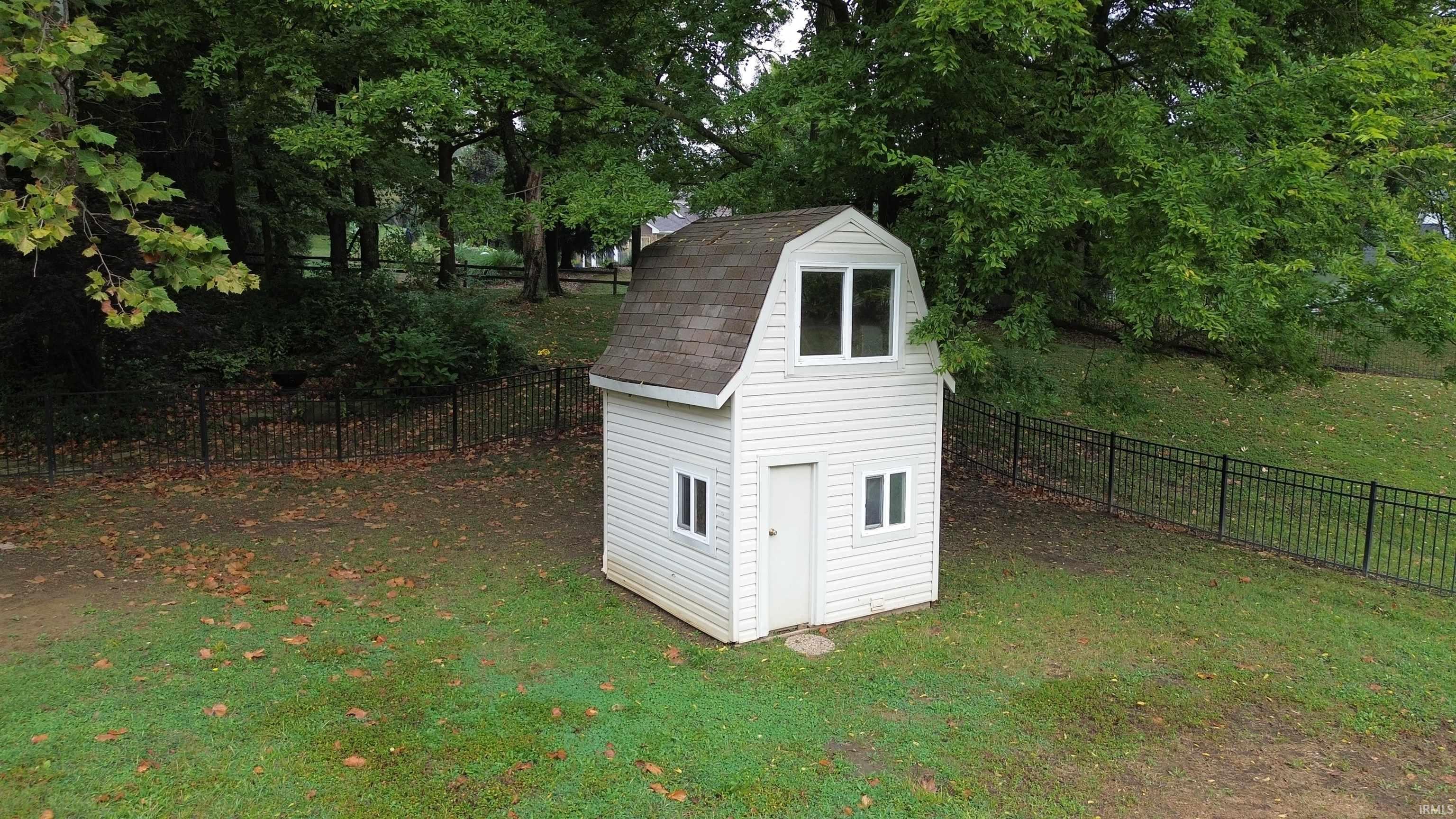 1015 N Honeysuckle Lane