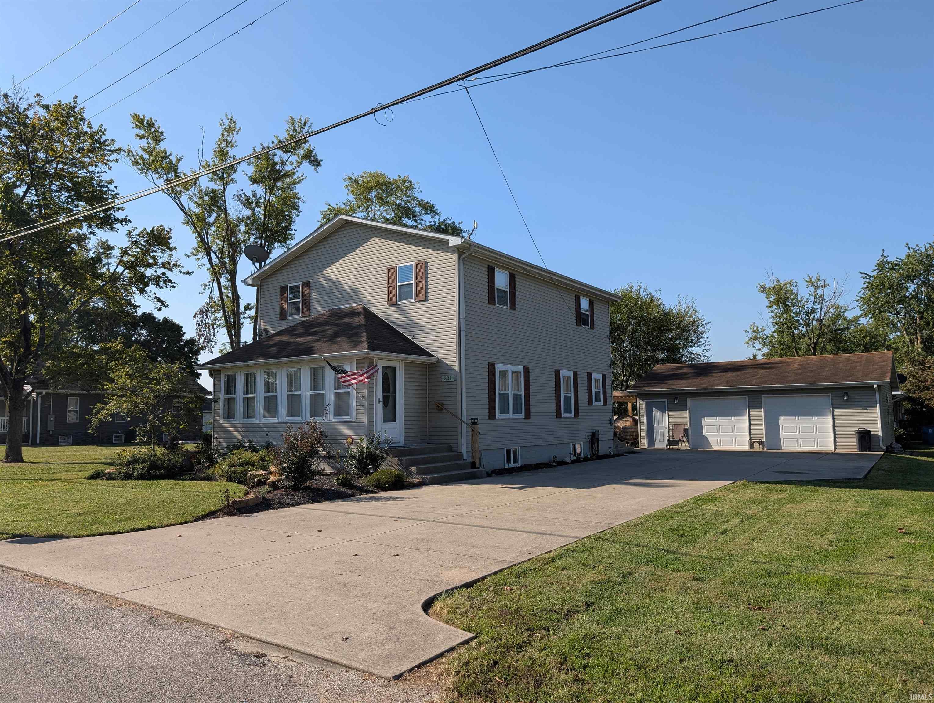 301 E hawk Lane