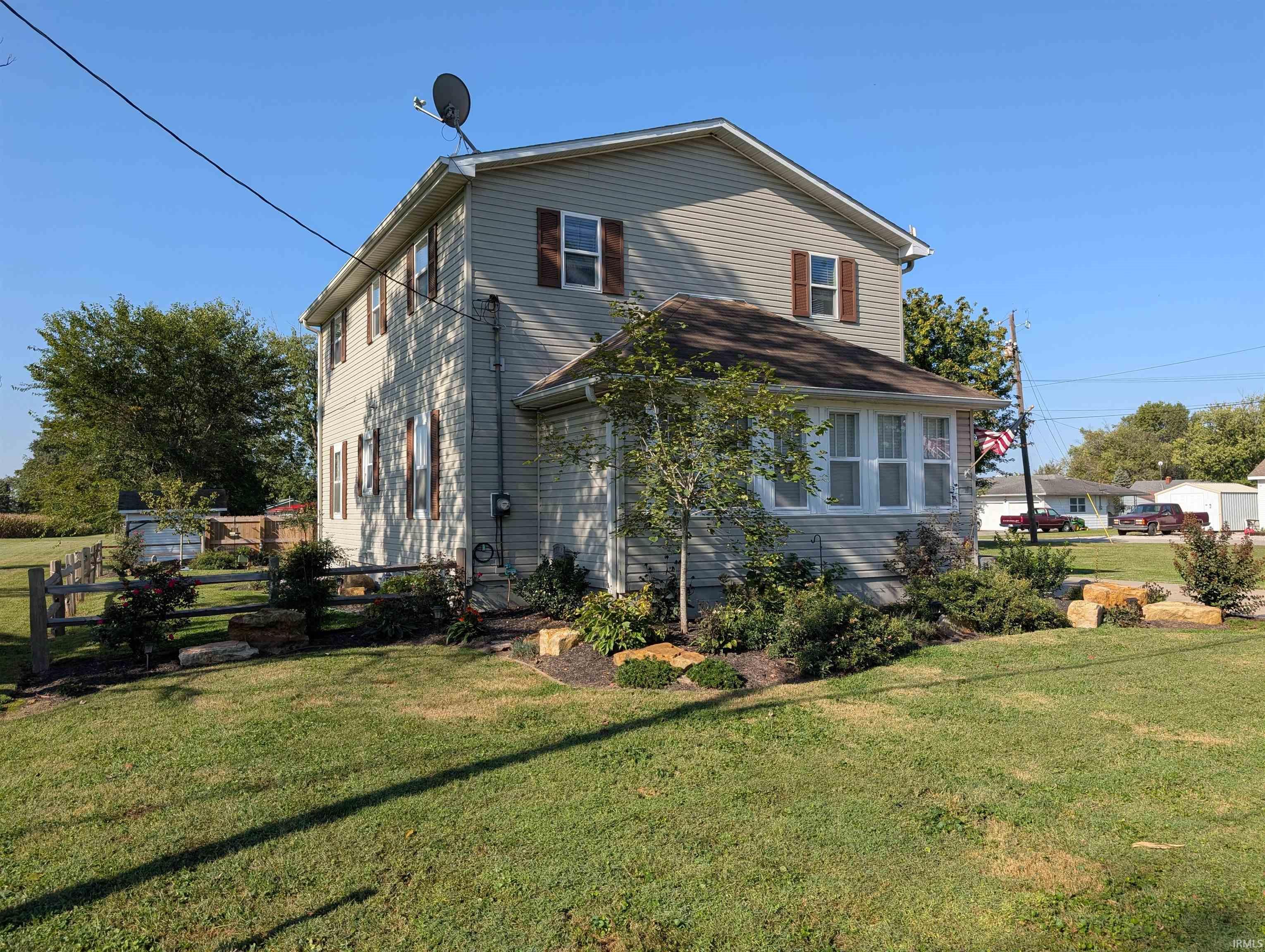 301 E hawk Lane