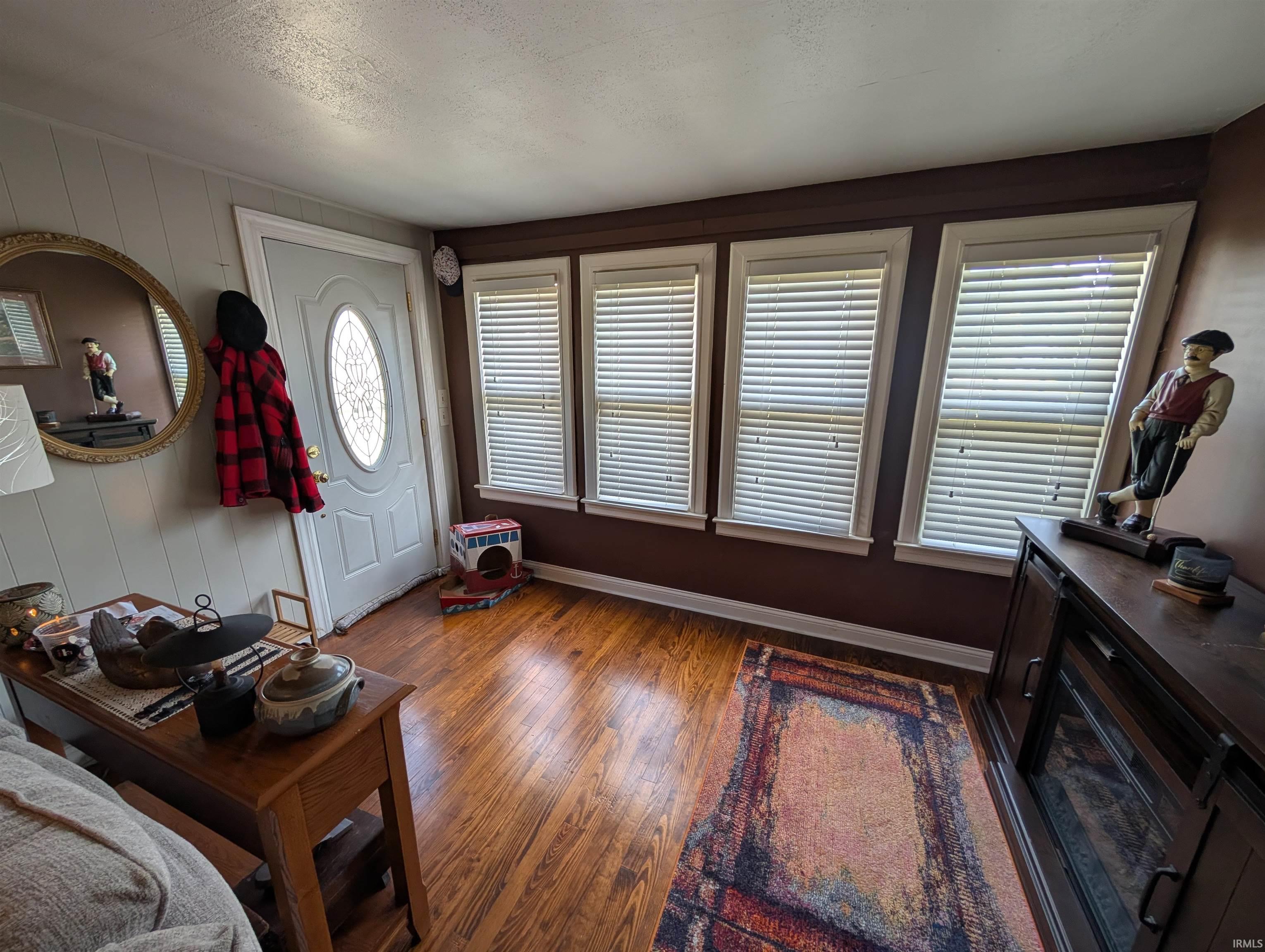 301 E hawk Lane