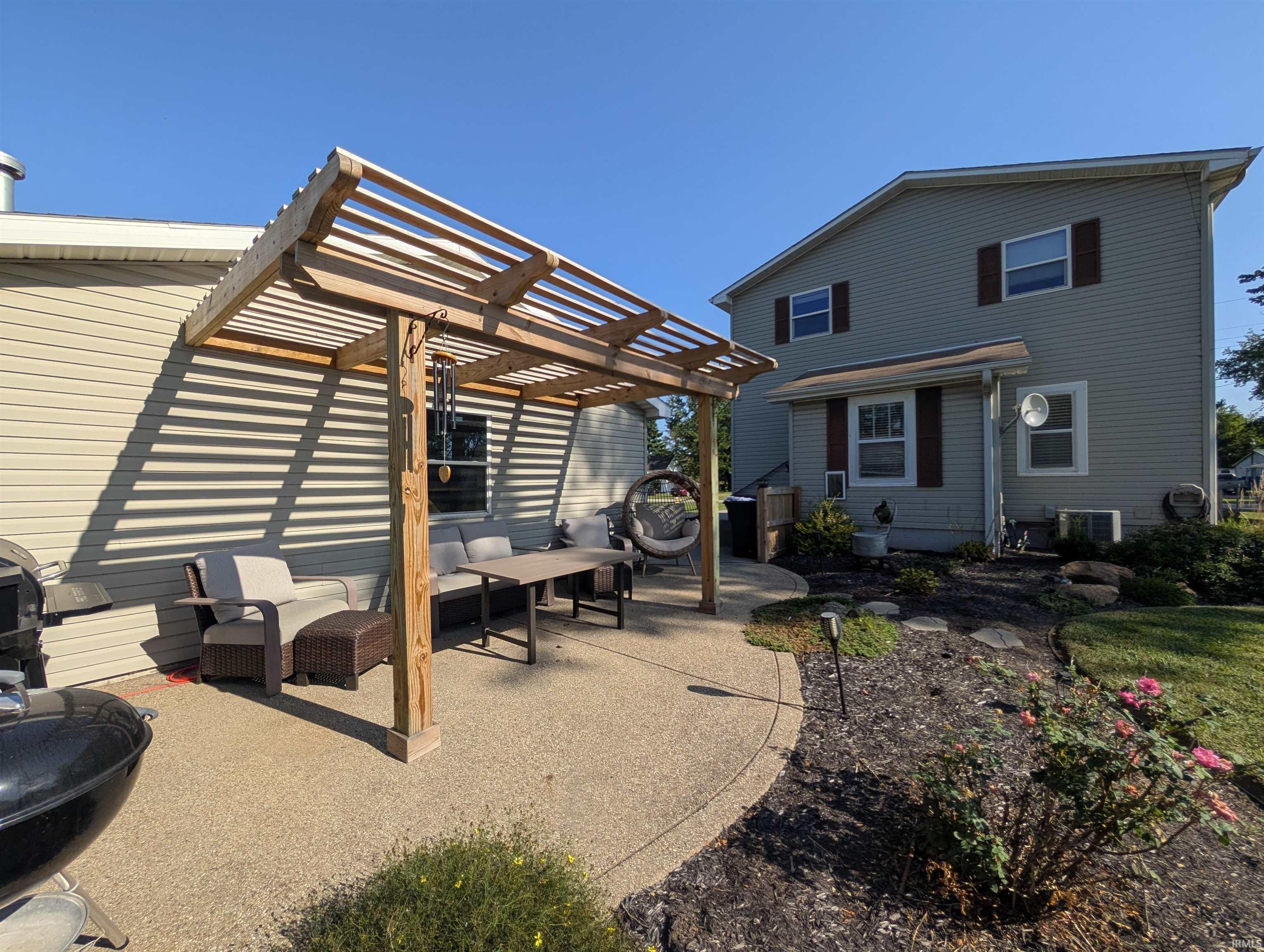 301 E hawk Lane