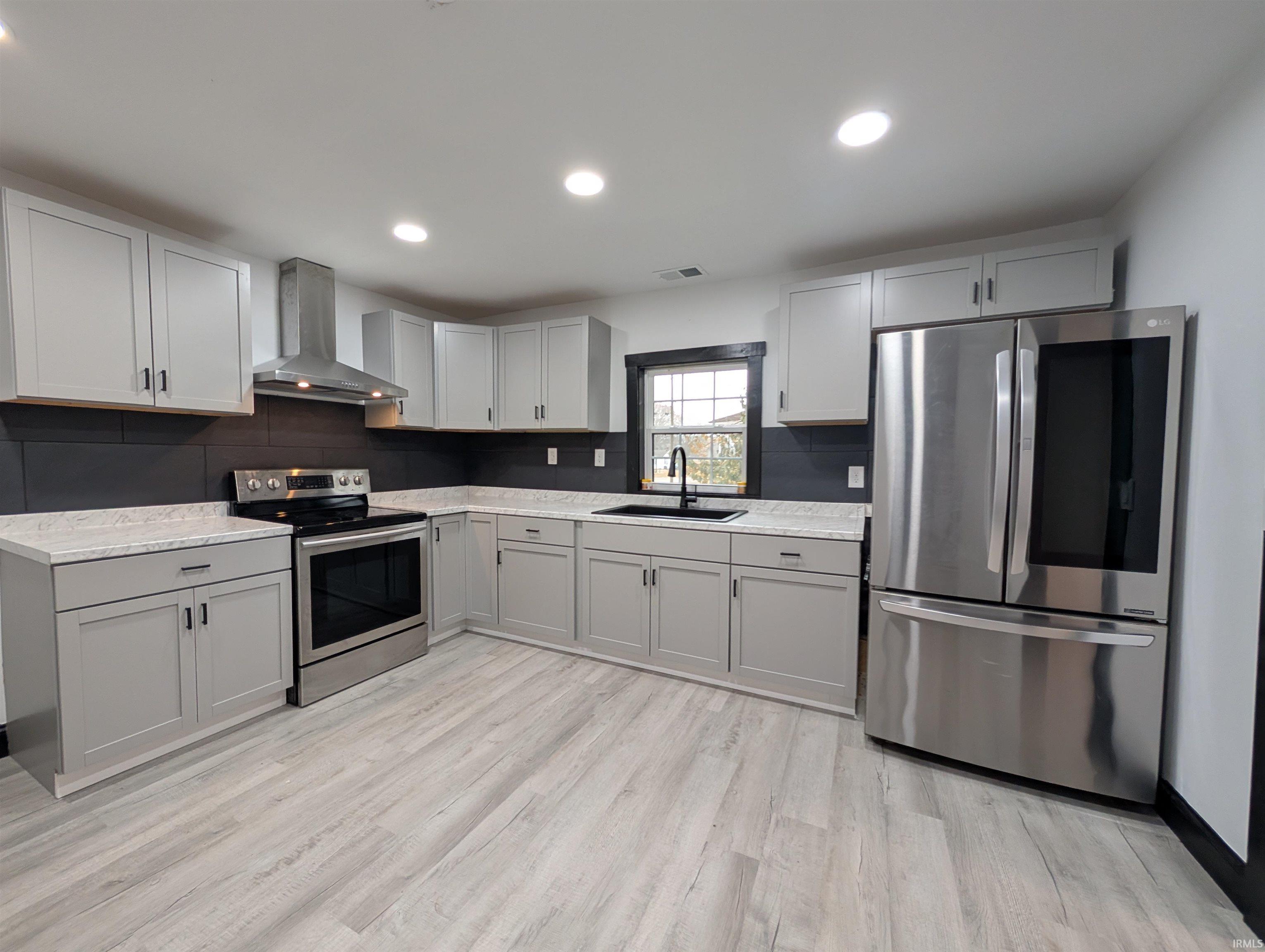 307 W Giltner Street