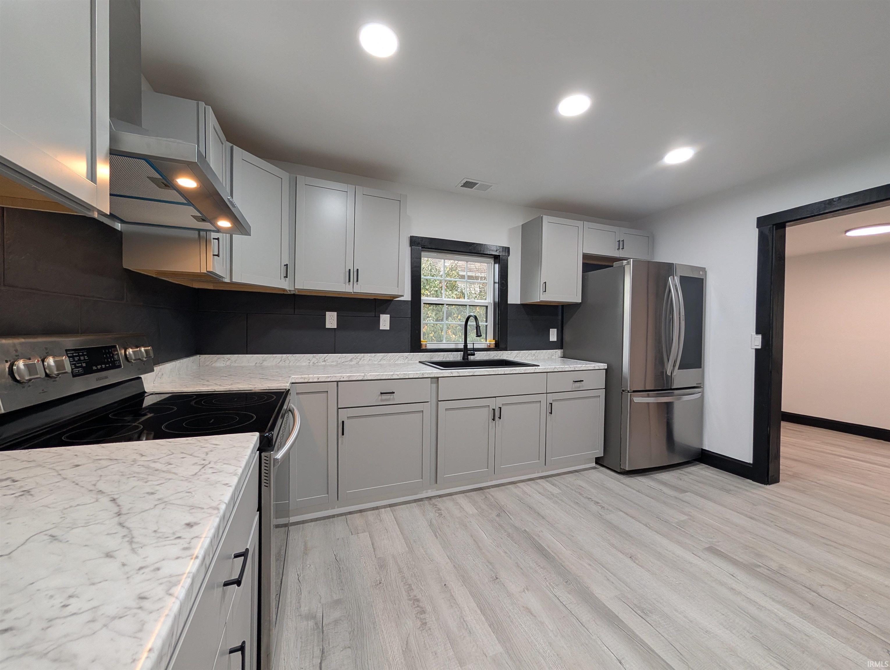 307 W Giltner Street