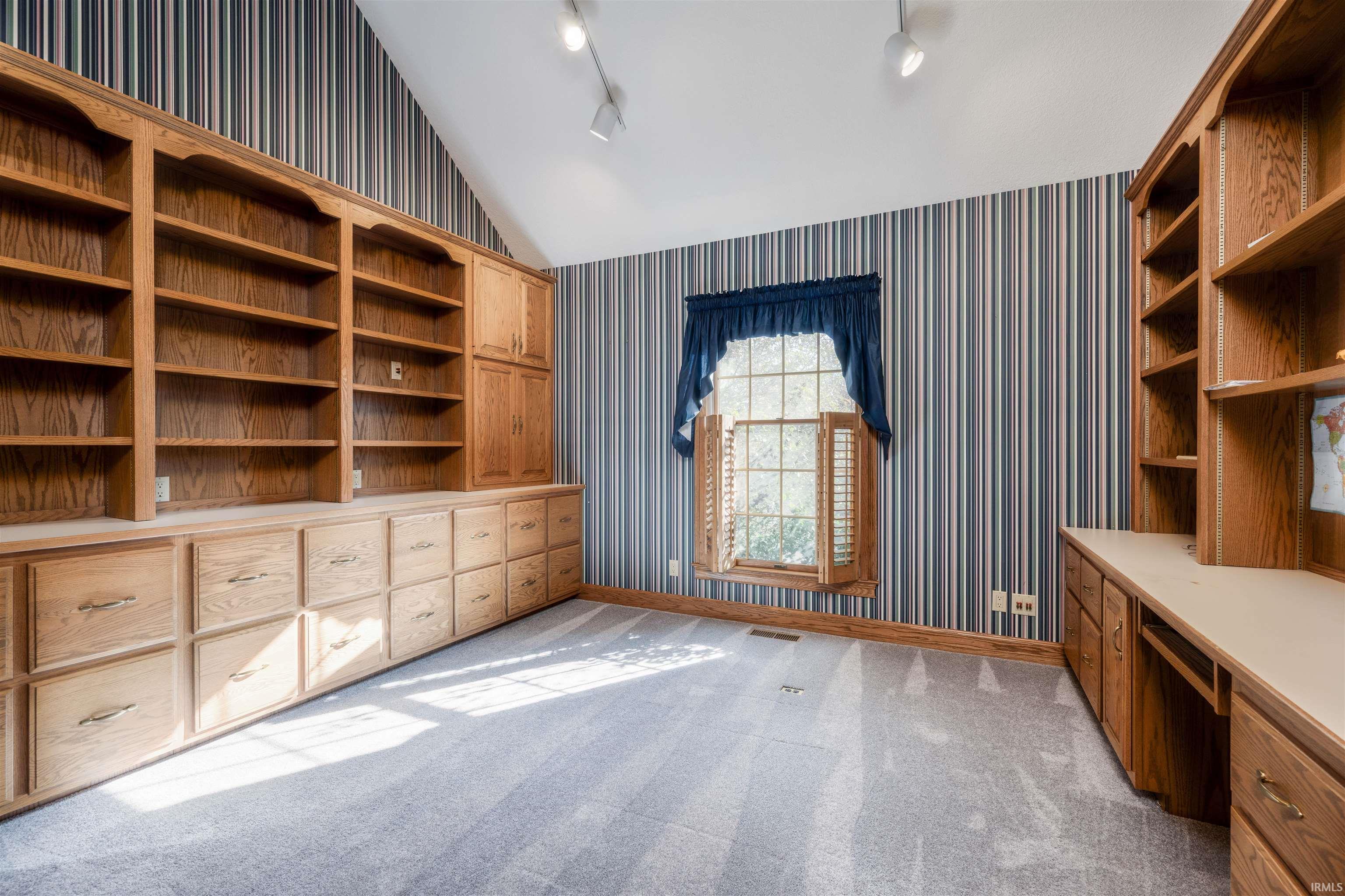 1215 N Mulberry Lane