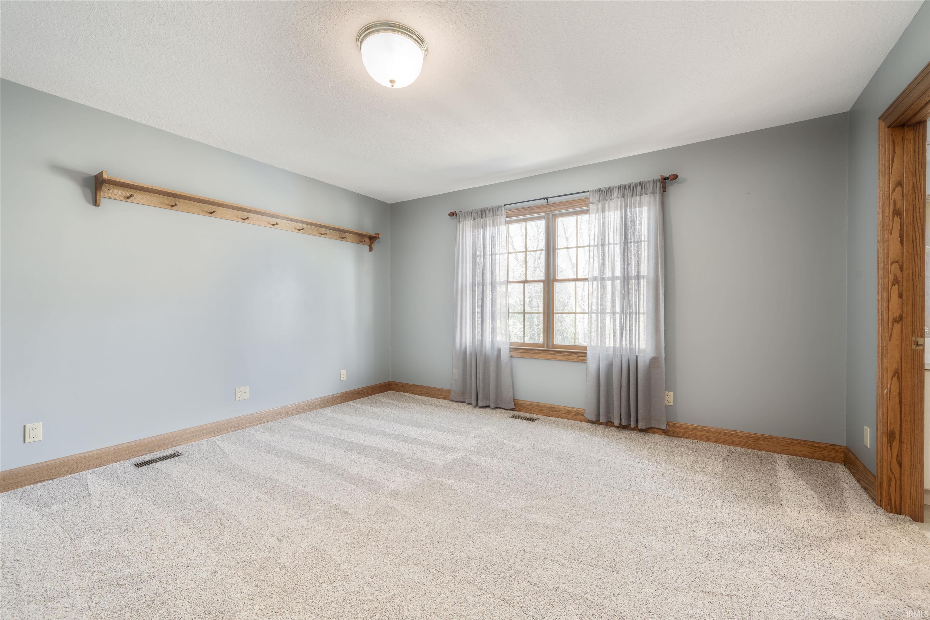 1215 N Mulberry Lane