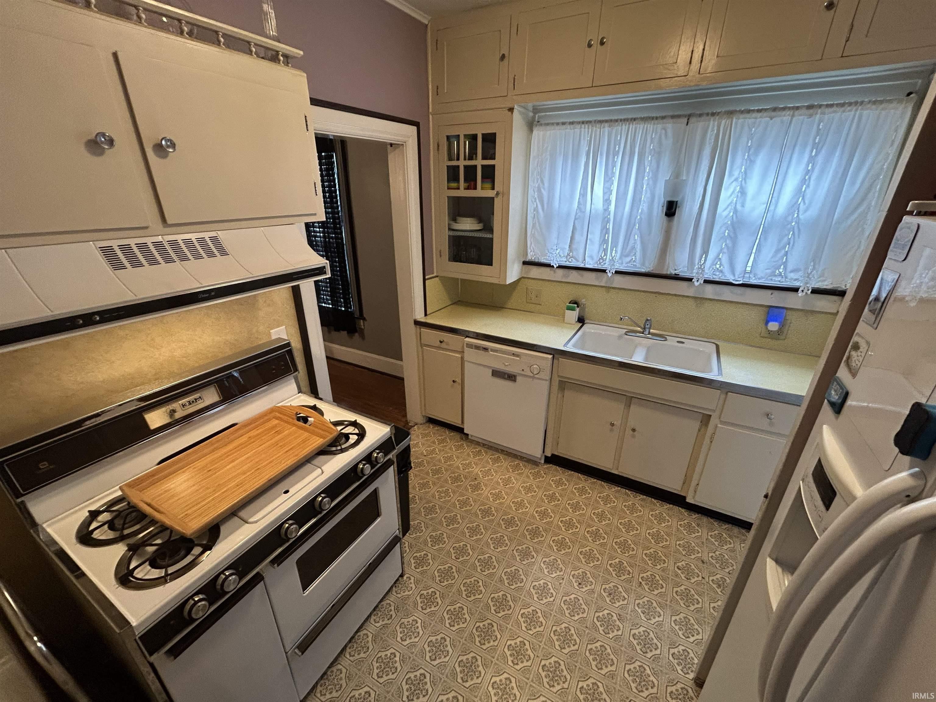 1172 E Locust Street