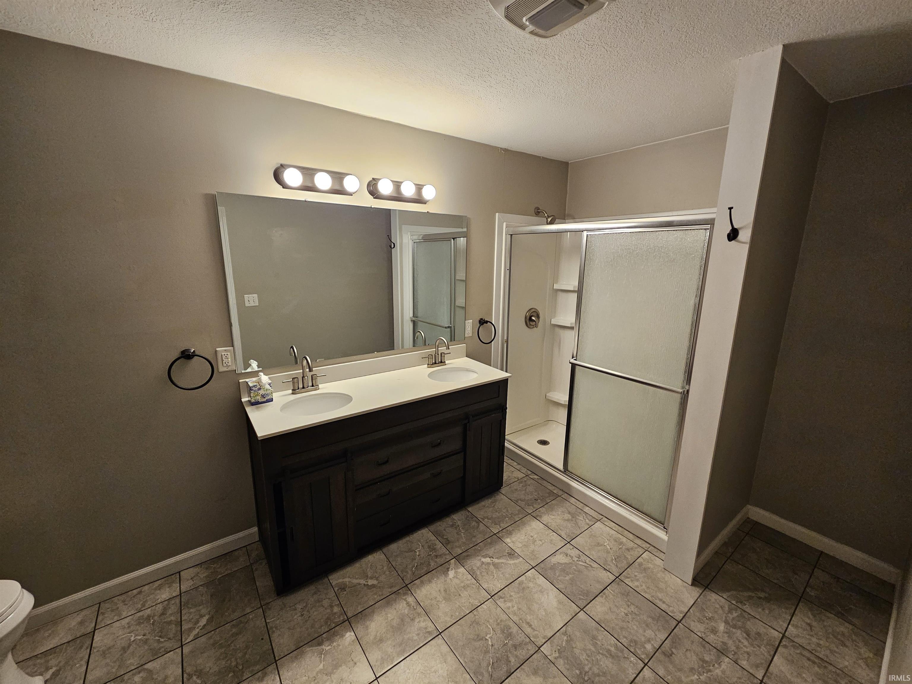 2333 E Navaho Drive
