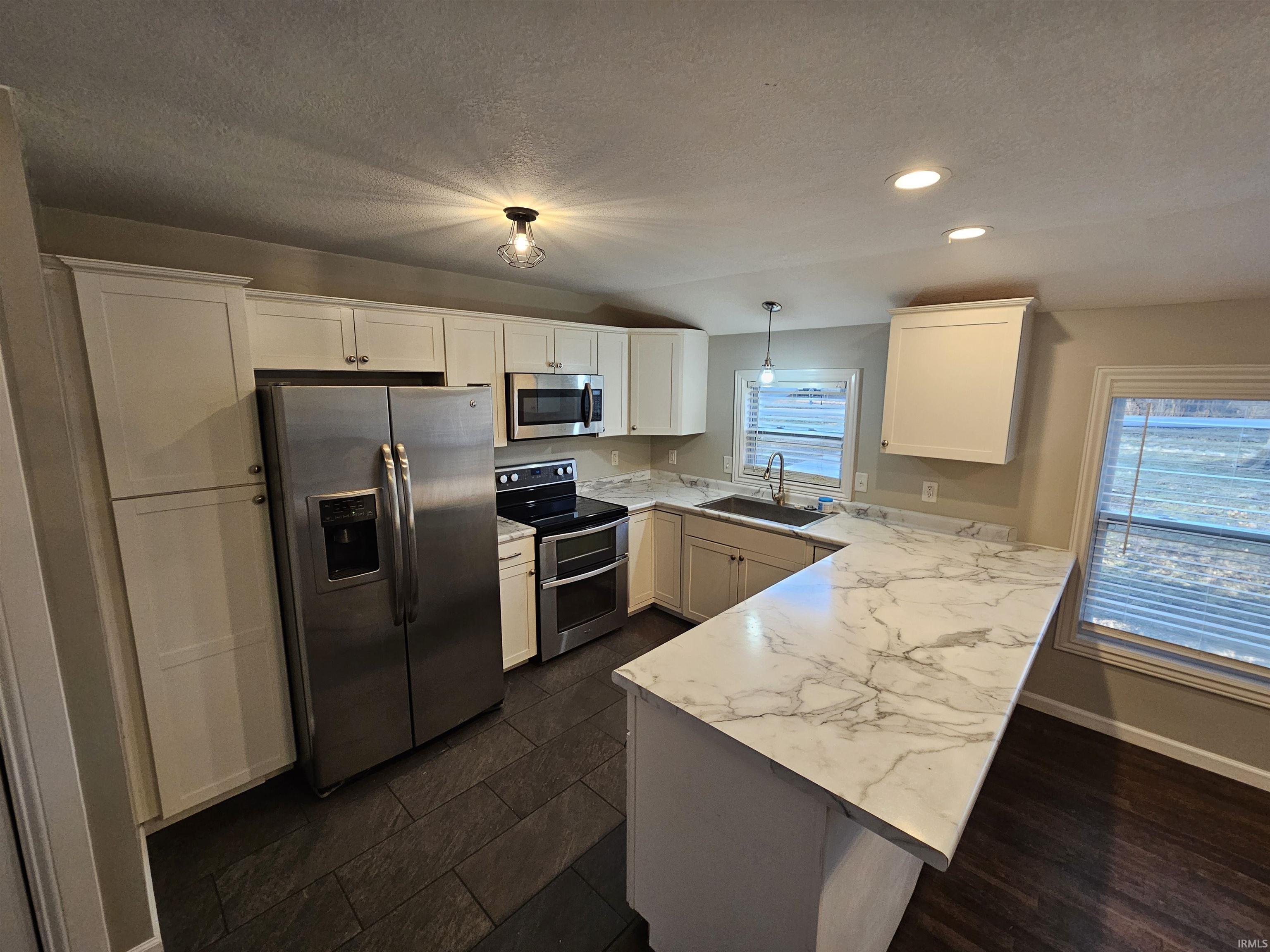 2333 E Navaho Drive
