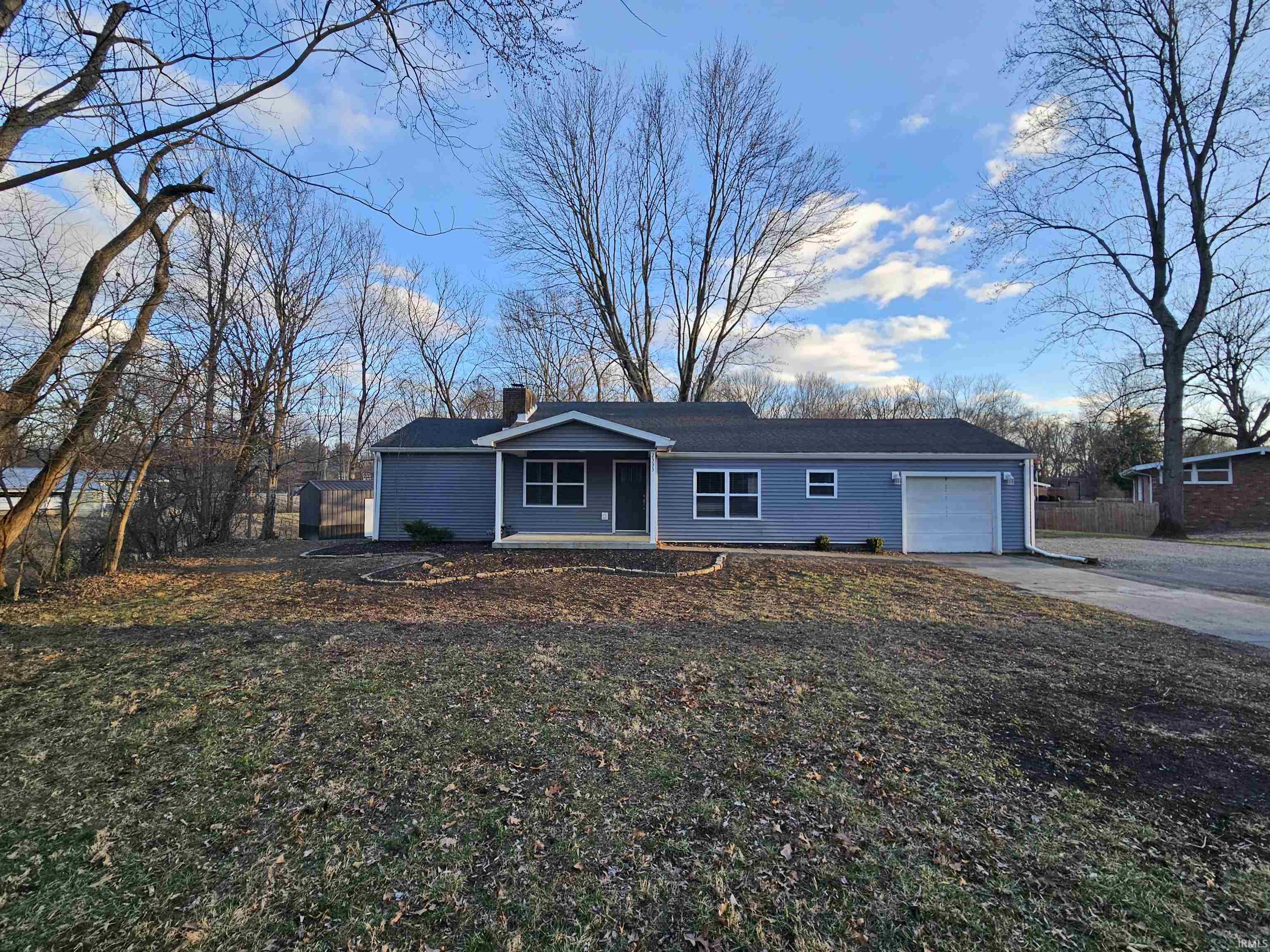 2333 E Navaho Drive