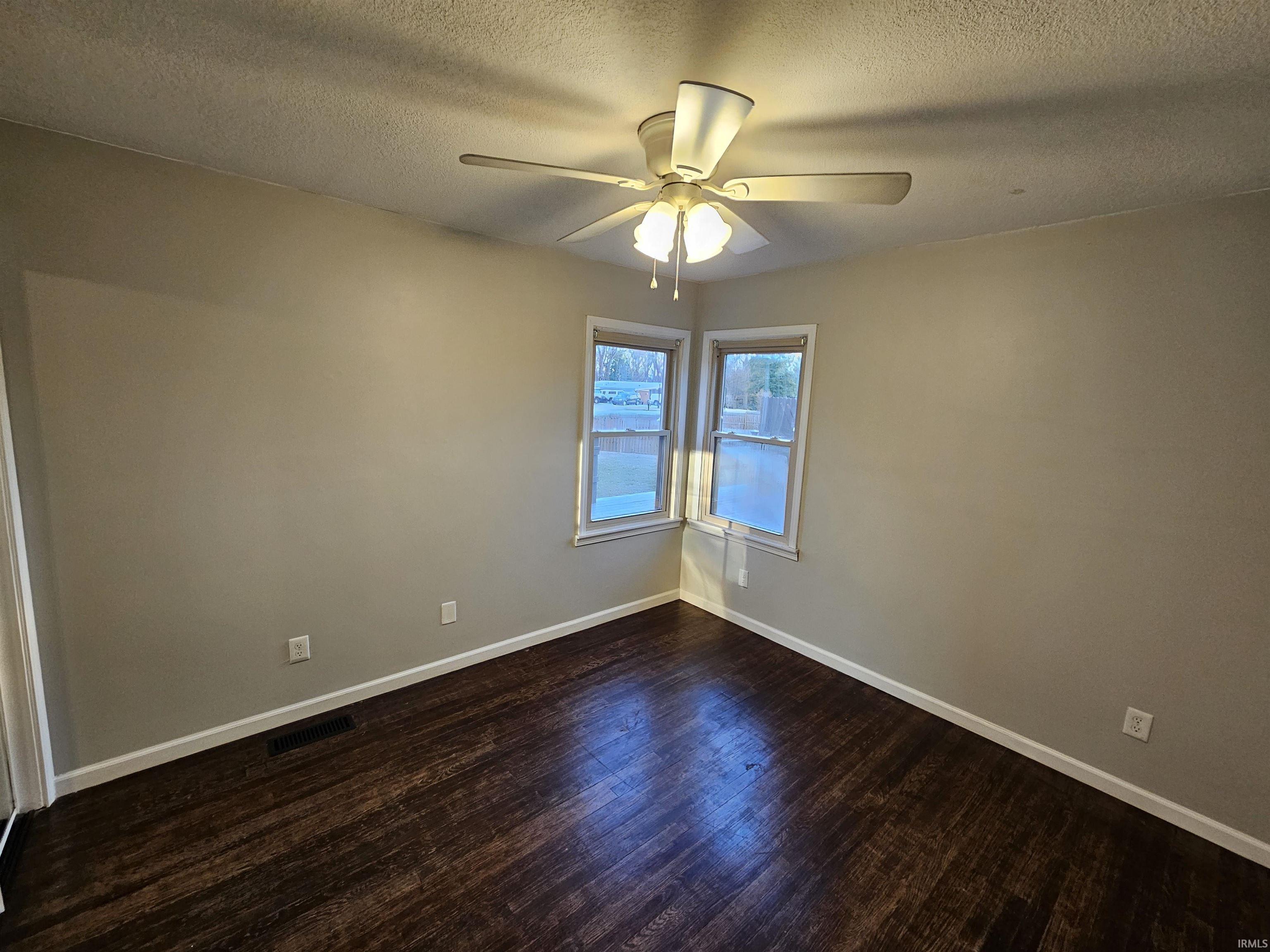 2333 E Navaho Drive