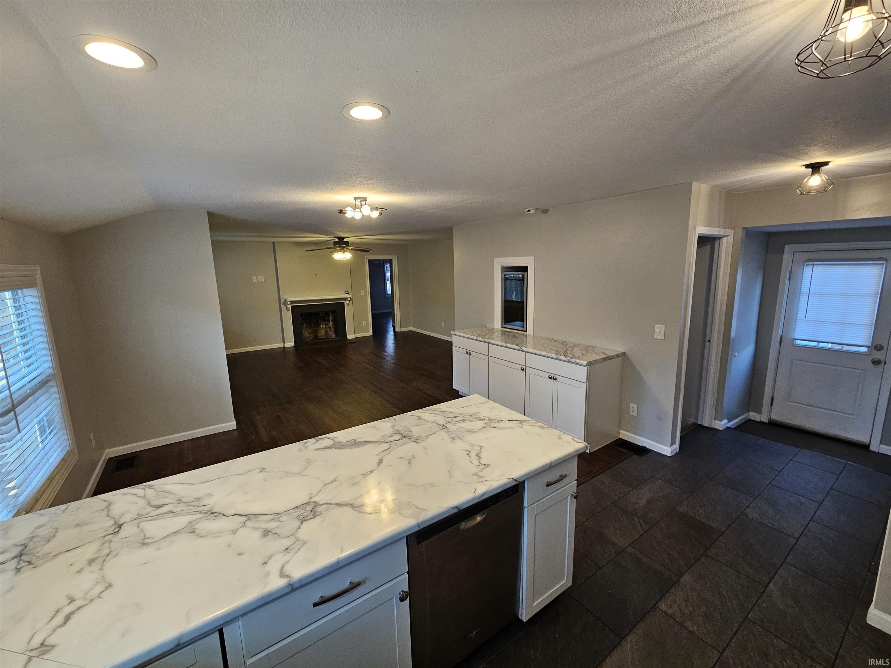 2333 E Navaho Drive