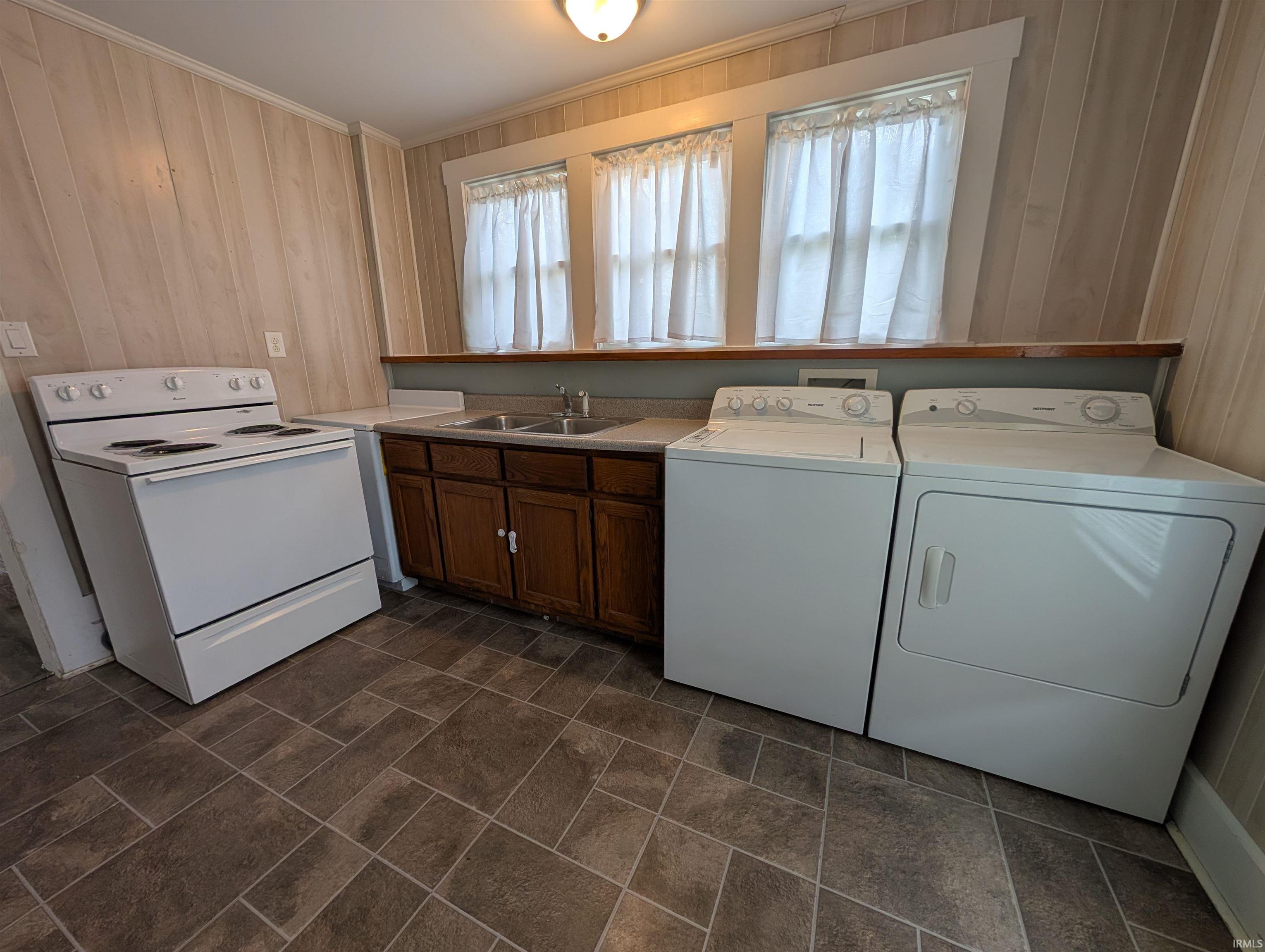 322 W 8th Street