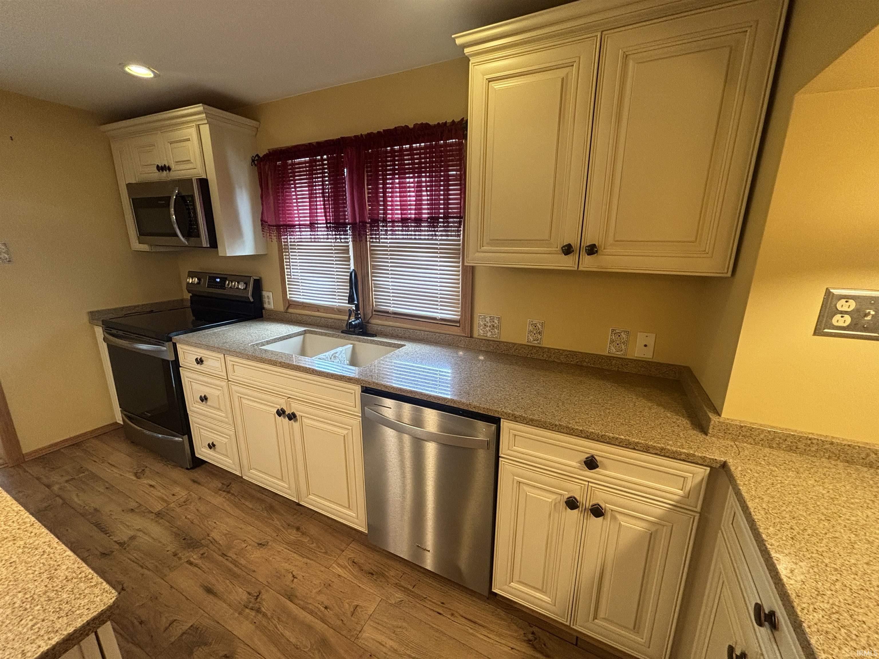 100 E 16th Street