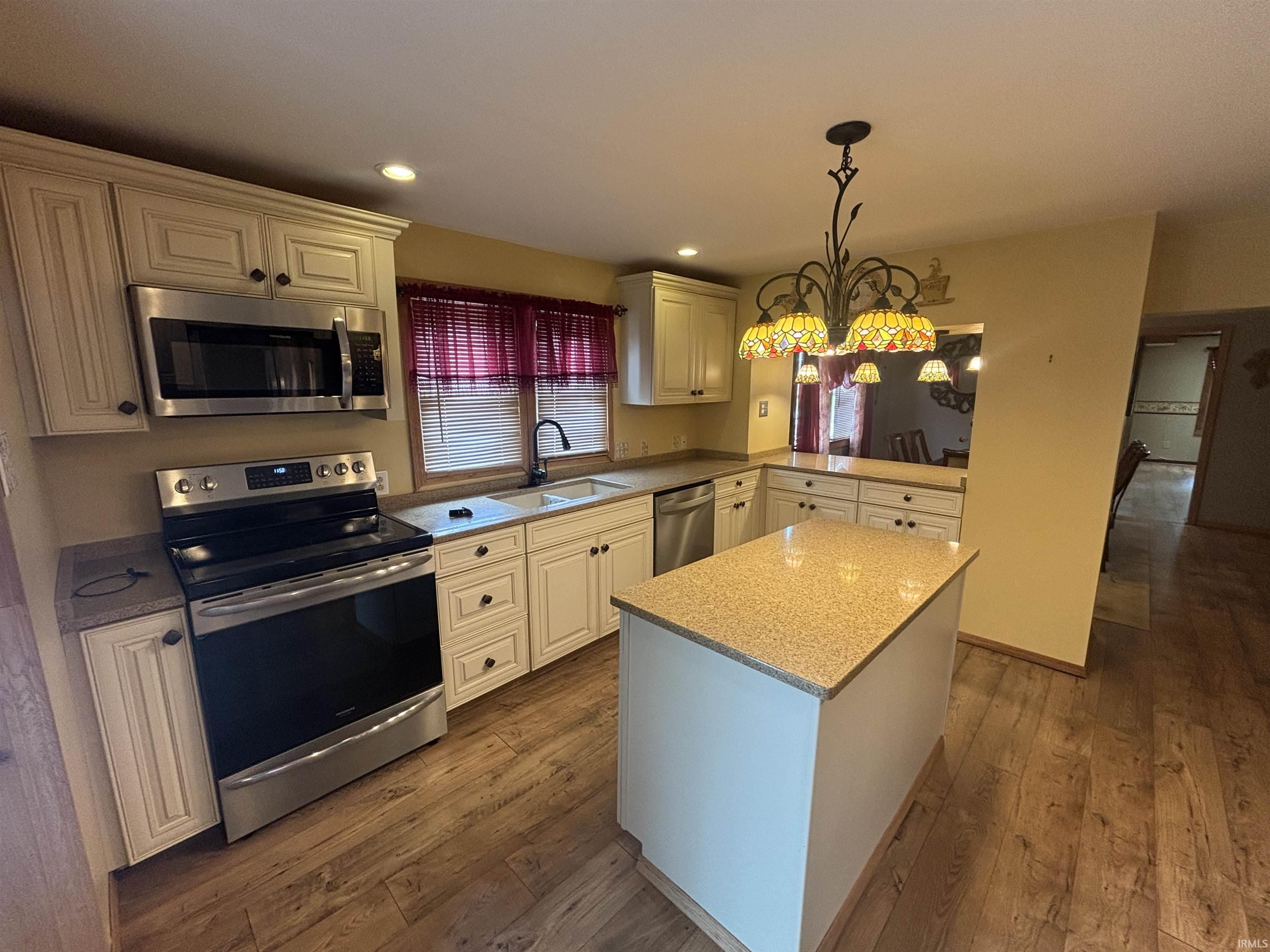 100 E 16th Street