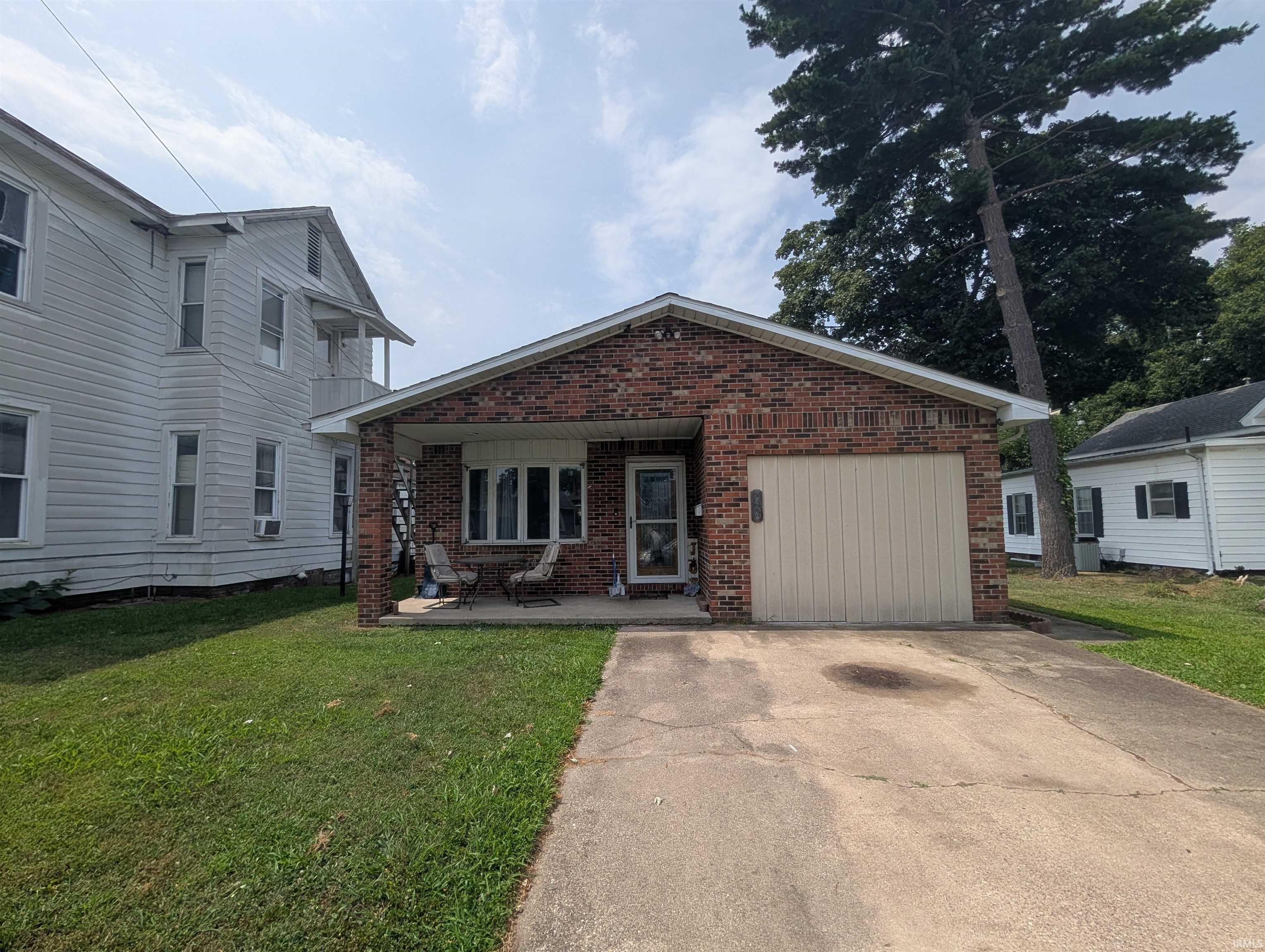 825 Seminary Street